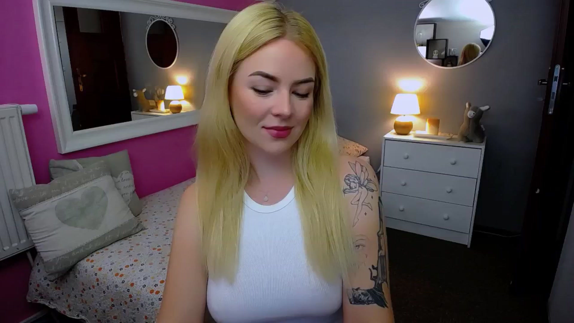 Gallery image thumbnail from AurelieSierra's myfreecams stream on, 08/17/2024, 10:20 image 2 of 20
