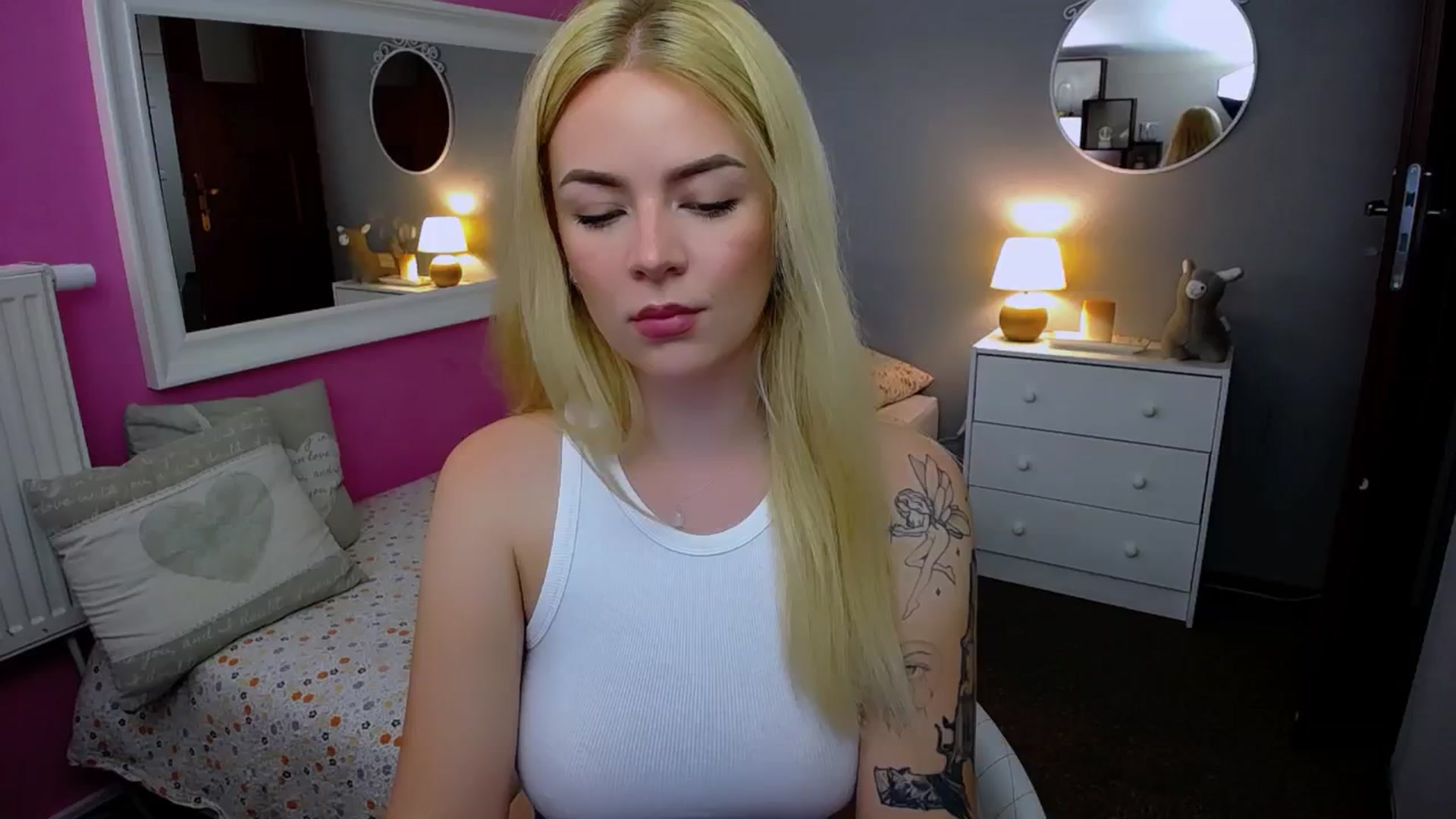 Gallery image thumbnail from AurelieSierra's myfreecams stream on, 08/17/2024, 10:20 image 10 of 20