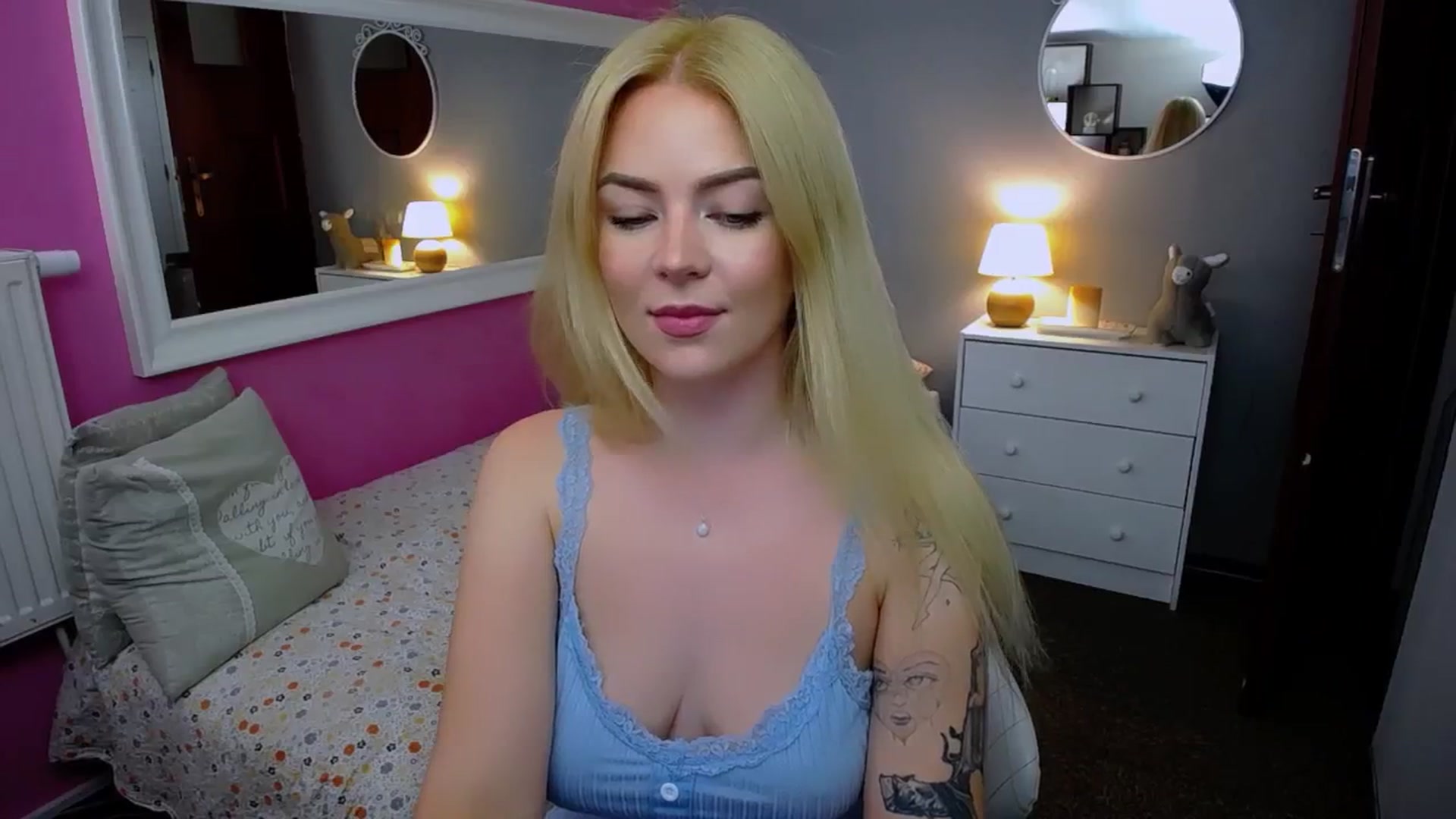 Gallery image thumbnail from AurelieSierra's myfreecams stream on, 08/30/2024, 09:40 image 17 of 20