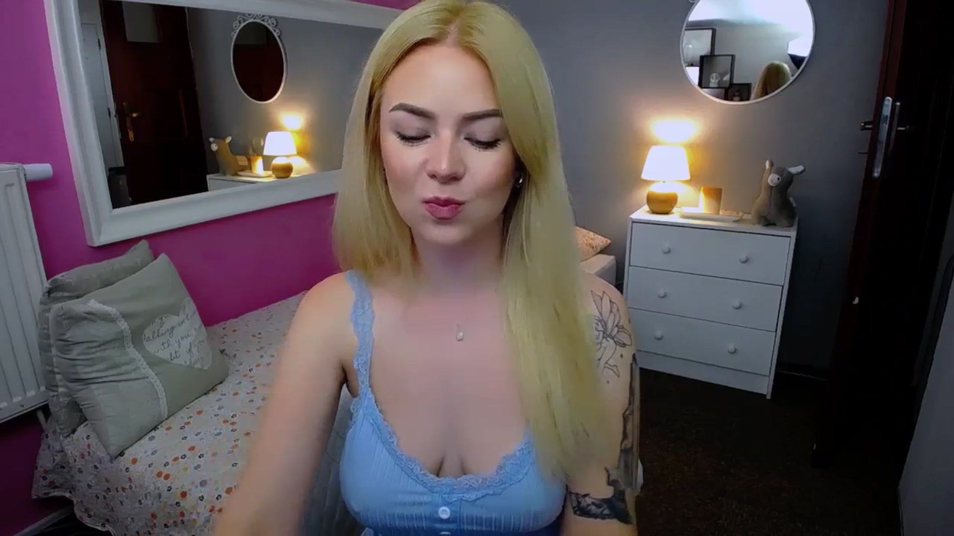Gallery image thumbnail from AurelieSierra's myfreecams stream on, 08/30/2024, 09:40 image 3 of 20