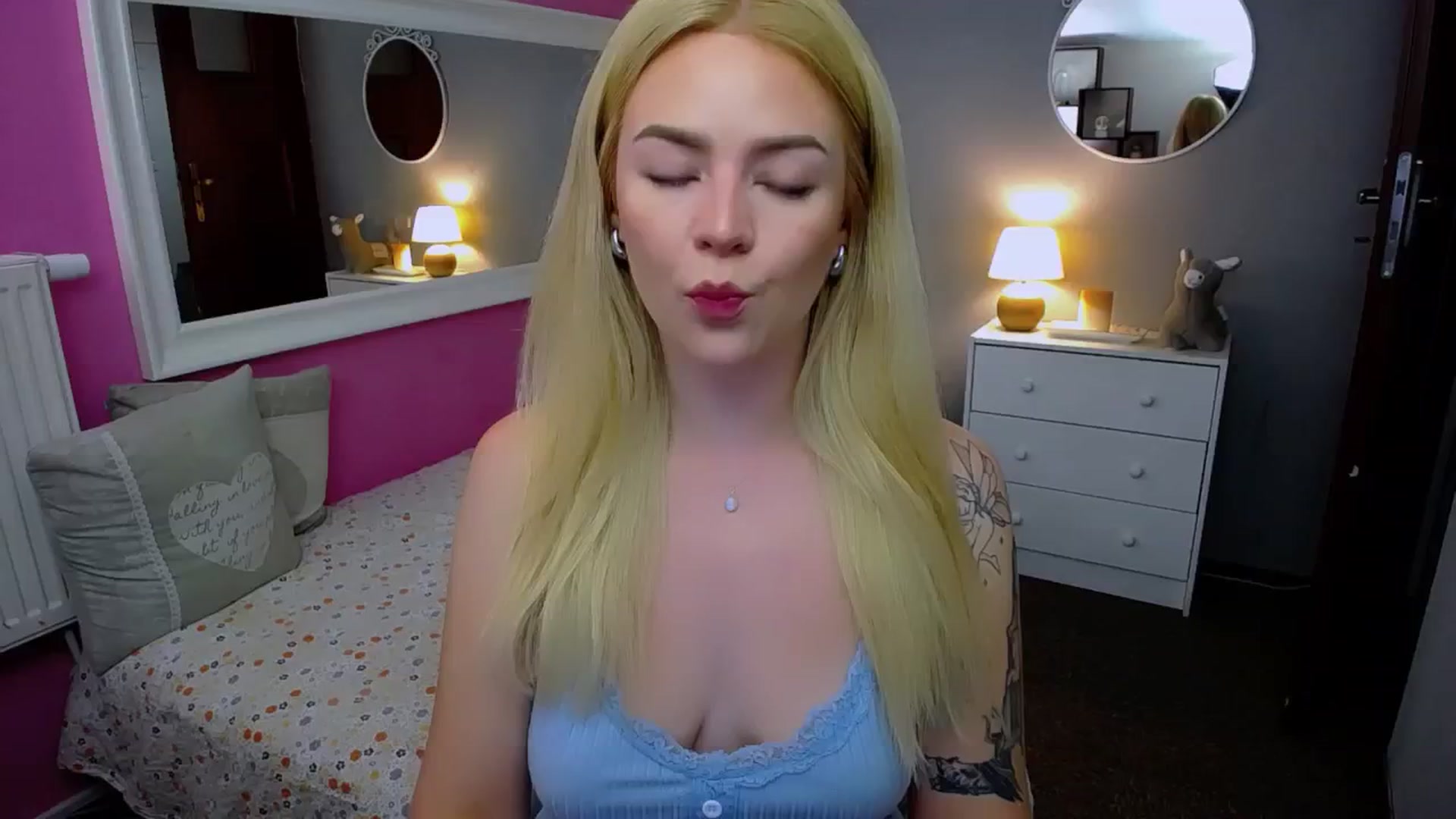 Gallery image thumbnail from AurelieSierra's myfreecams stream on, 09/03/2024, 09:00 image 2 of 20