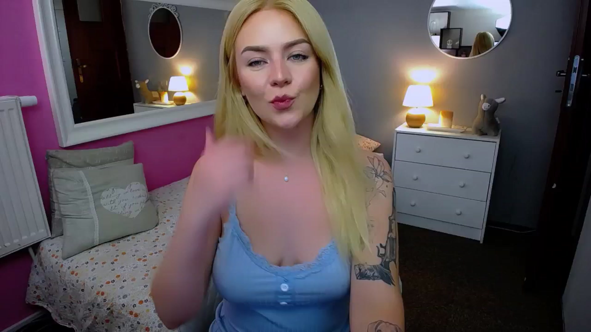 Gallery image thumbnail from AurelieSierra's myfreecams stream on, 09/03/2024, 12:08 image 5 of 20