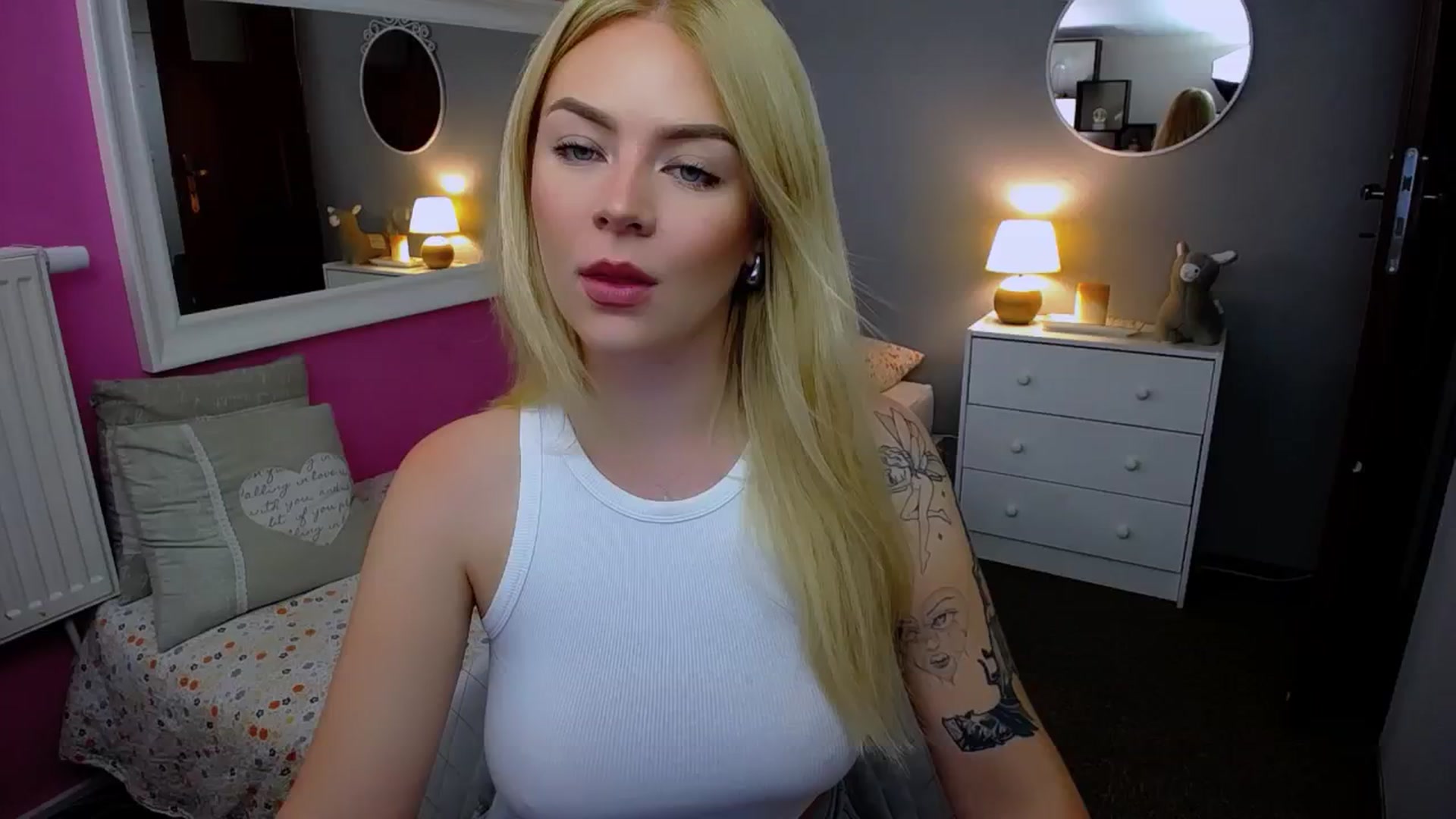 Gallery image thumbnail from AurelieSierra's myfreecams stream on, 09/04/2024, 09:00 image 13 of 20