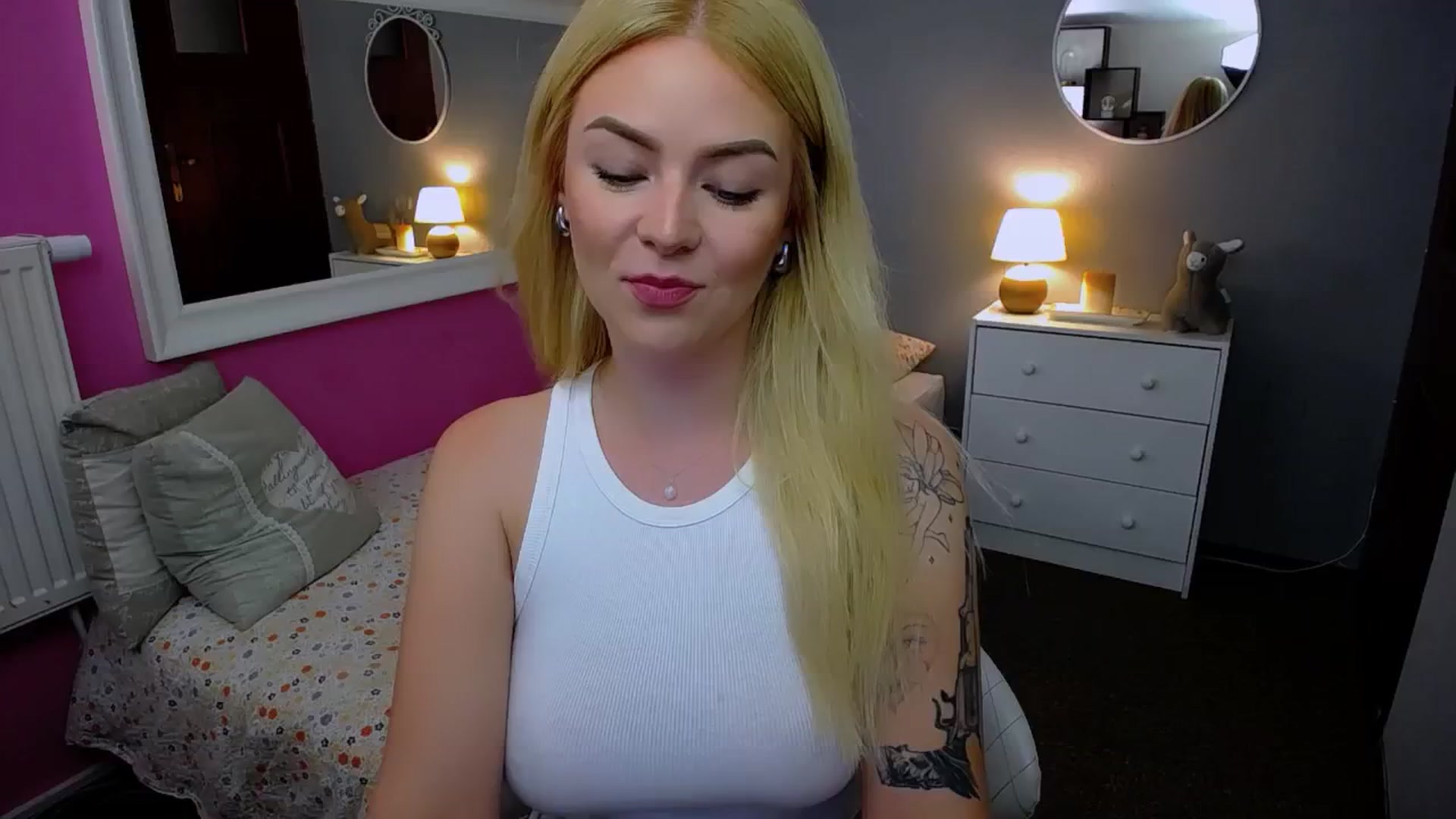 Gallery image thumbnail from AurelieSierra's myfreecams stream on, 09/04/2024, 10:06 image 7 of 20
