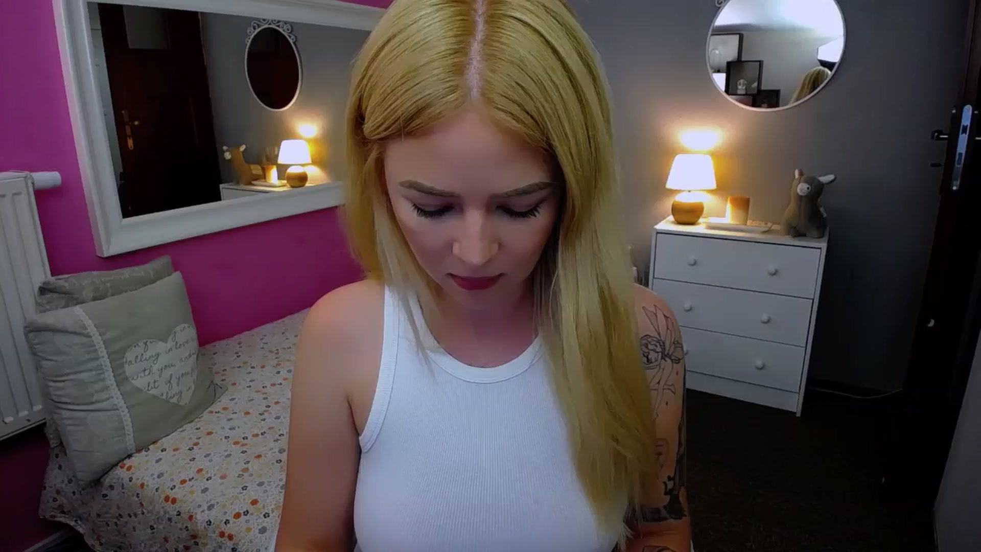 Gallery image thumbnail from AurelieSierra's myfreecams stream on, 09/04/2024, 12:49 image 6 of 20