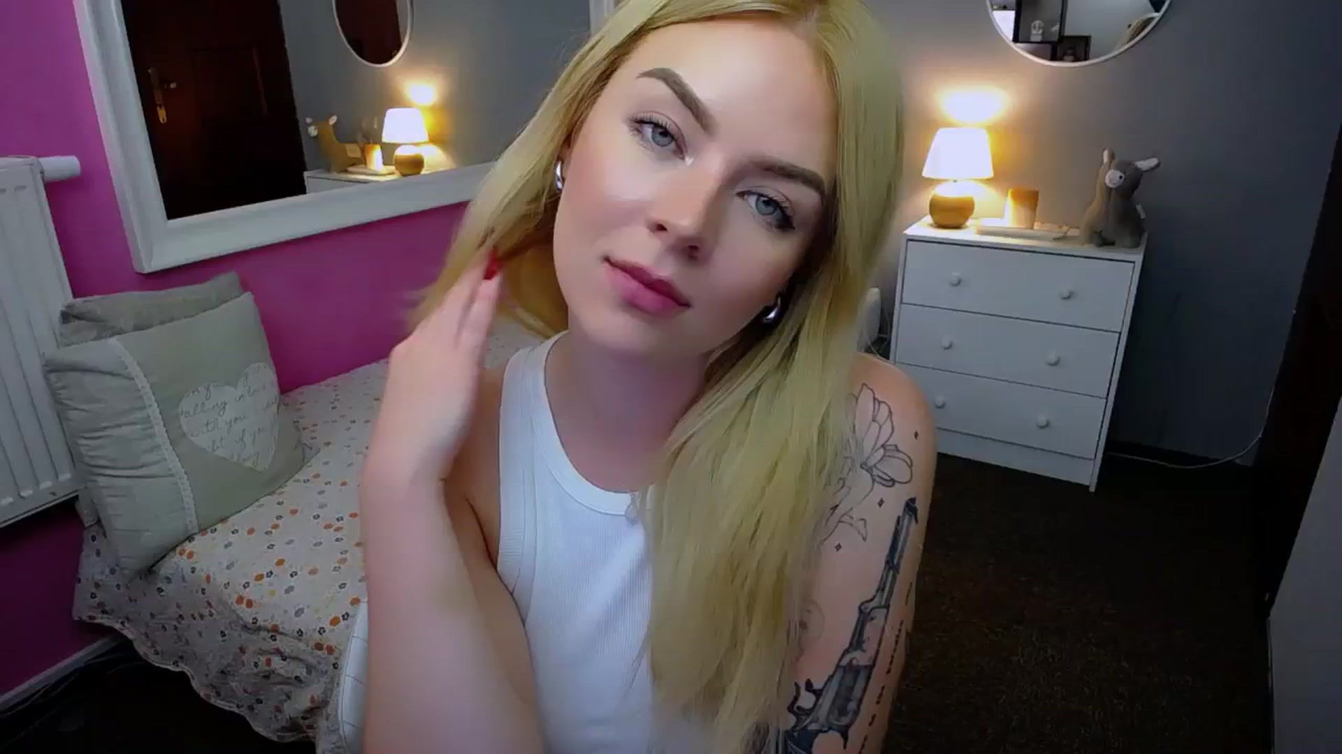Gallery image thumbnail from AurelieSierra's myfreecams stream on, 09/04/2024, 14:44 image 15 of 20