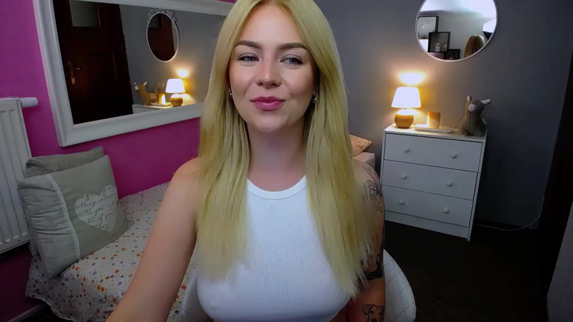 Gallery image thumbnail from AurelieSierra's myfreecams stream on, 09/04/2024, 14:44 image 11 of 20