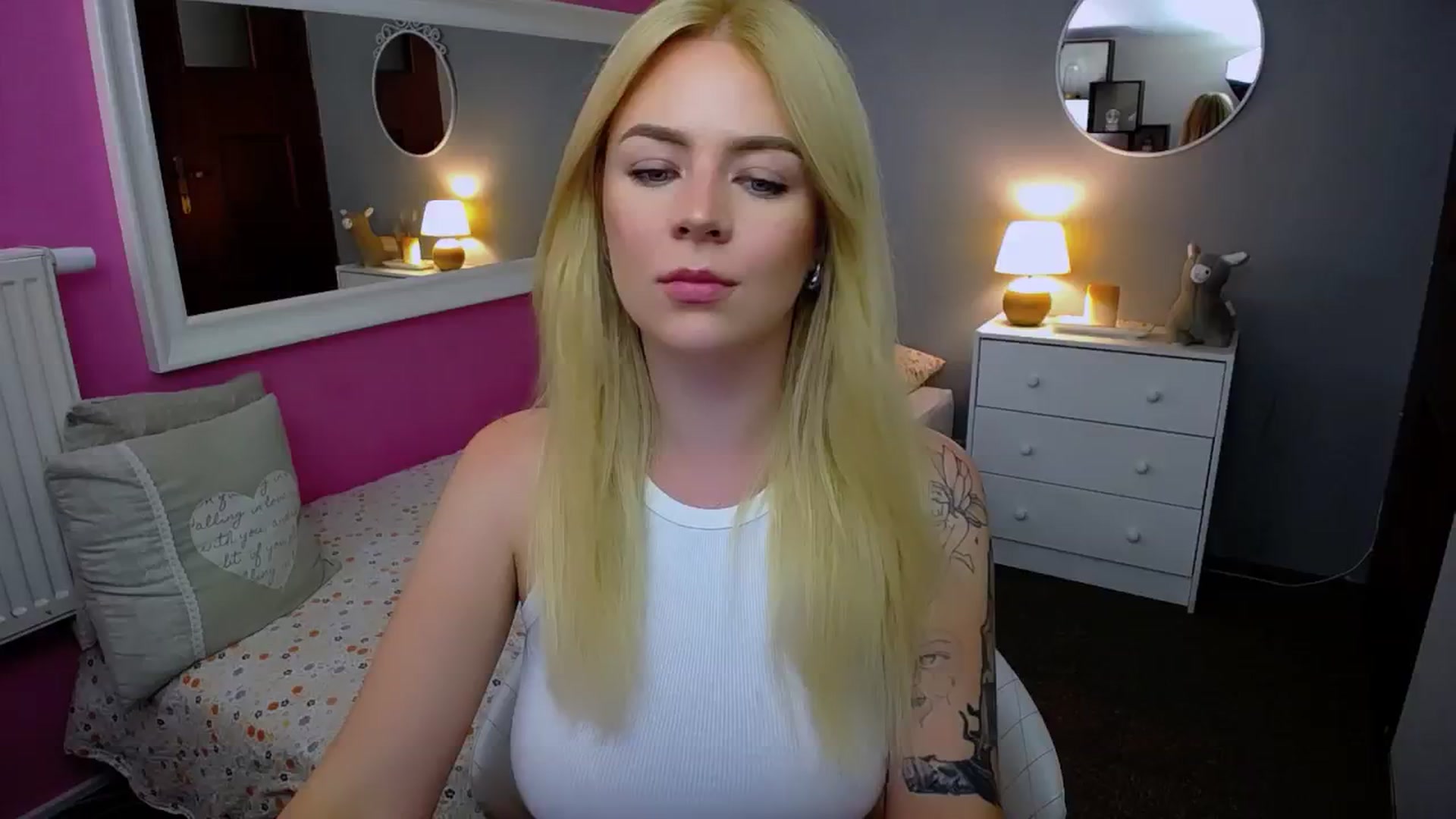 Gallery image thumbnail from AurelieSierra's myfreecams stream on, 09/04/2024, 14:44 image 13 of 20