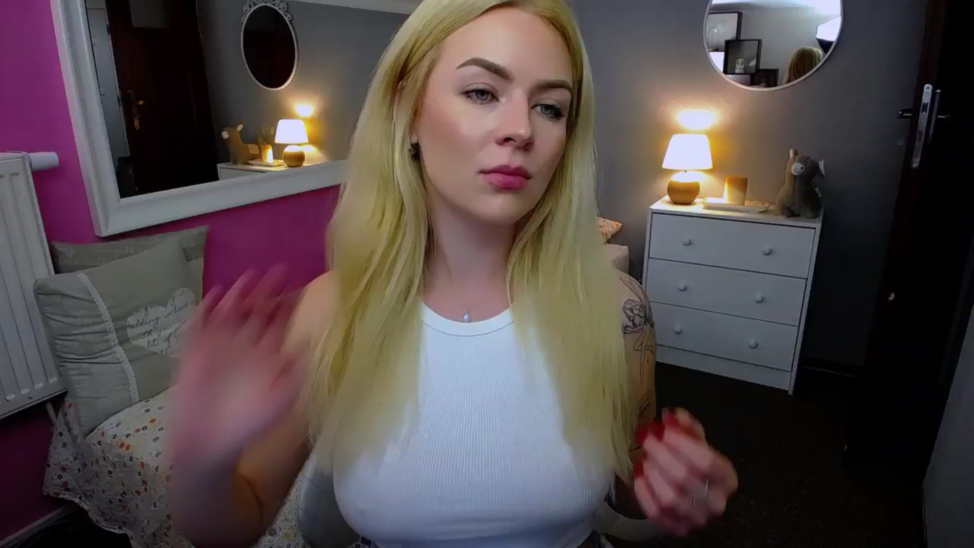 Gallery image thumbnail from AurelieSierra's myfreecams stream on, 09/10/2024, 13:04 image 20 of 20