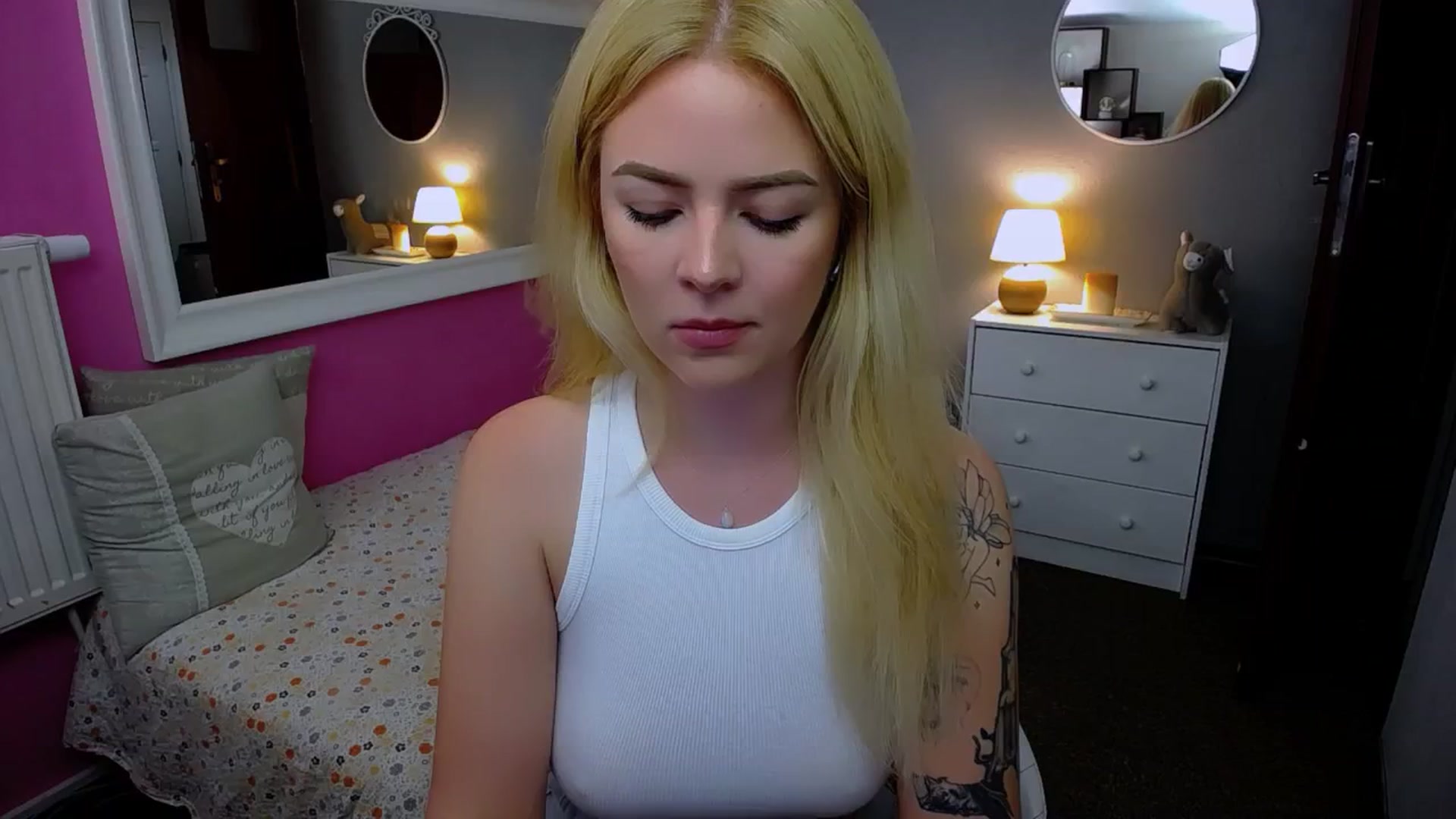 Gallery image thumbnail from AurelieSierra's myfreecams stream on, 09/10/2024, 13:55 image 11 of 20