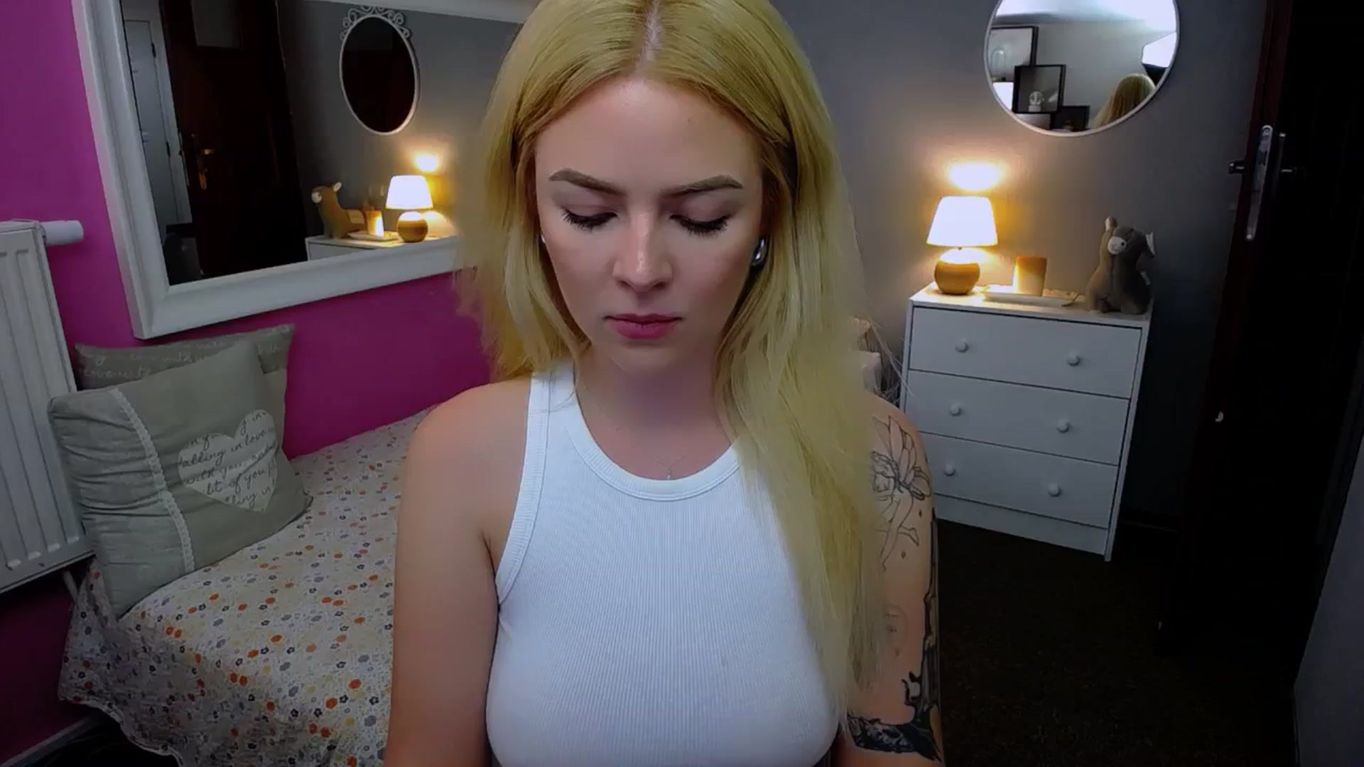 Gallery image thumbnail from AurelieSierra's myfreecams stream on, 09/10/2024, 13:55 image 9 of 20