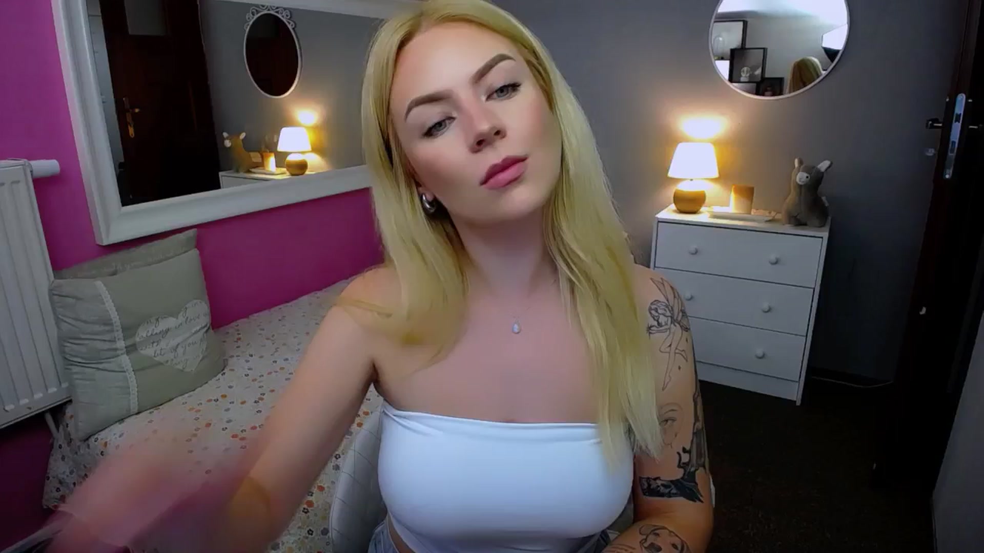 Gallery image thumbnail from AurelieSierra's myfreecams stream on, 09/11/2024, 11:03 image 13 of 20