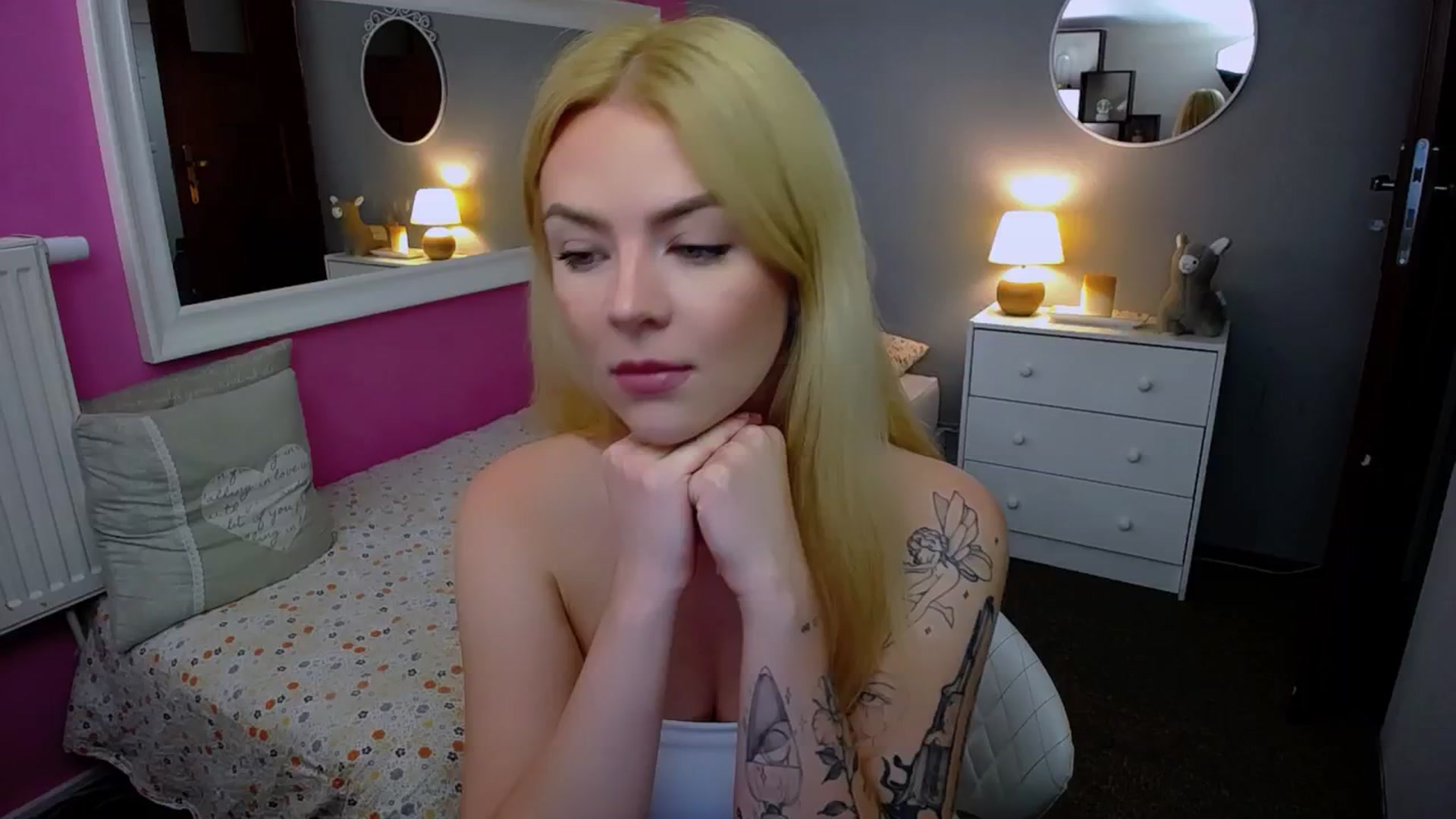 Gallery image thumbnail from AurelieSierra's myfreecams stream on, 09/11/2024, 11:03 image 1 of 20