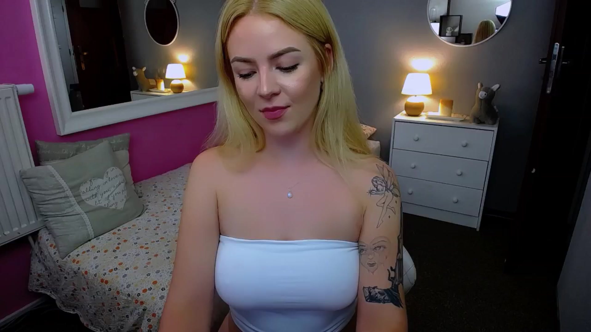 Gallery image thumbnail from AurelieSierra's myfreecams stream on, 09/11/2024, 14:54 image 12 of 20