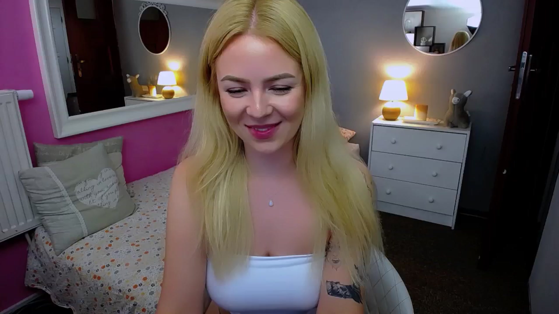 Gallery image thumbnail from AurelieSierra's myfreecams stream on, 09/11/2024, 14:54 image 18 of 20