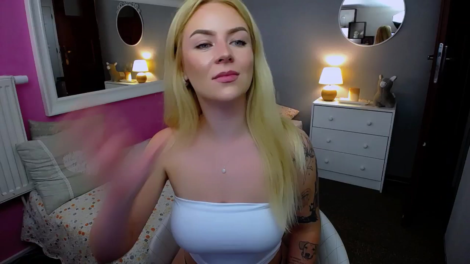 Gallery image thumbnail from AurelieSierra's myfreecams stream on, 09/11/2024, 14:54 image 19 of 20