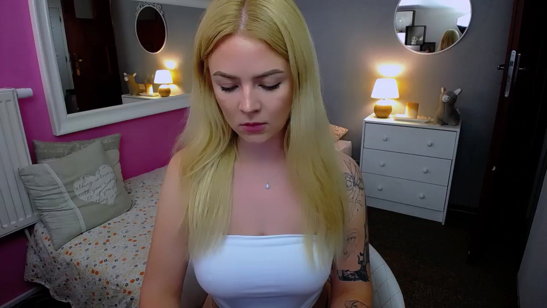Gallery image thumbnail from AurelieSierra's myfreecams stream on, 09/11/2024, 14:54 image 17 of 20