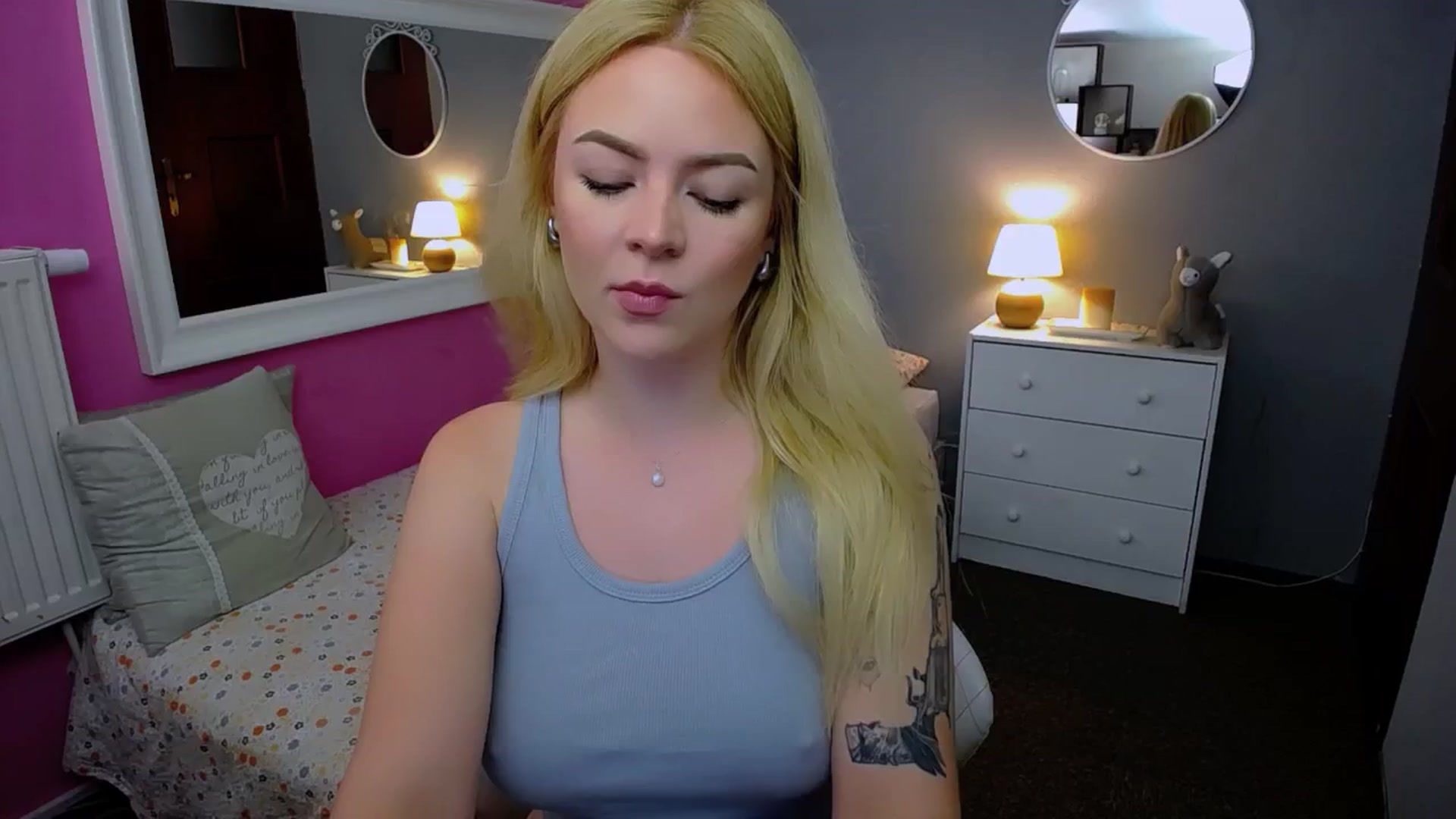 Gallery image thumbnail from AurelieSierra's myfreecams stream on, 09/14/2024, 09:53 image 10 of 20
