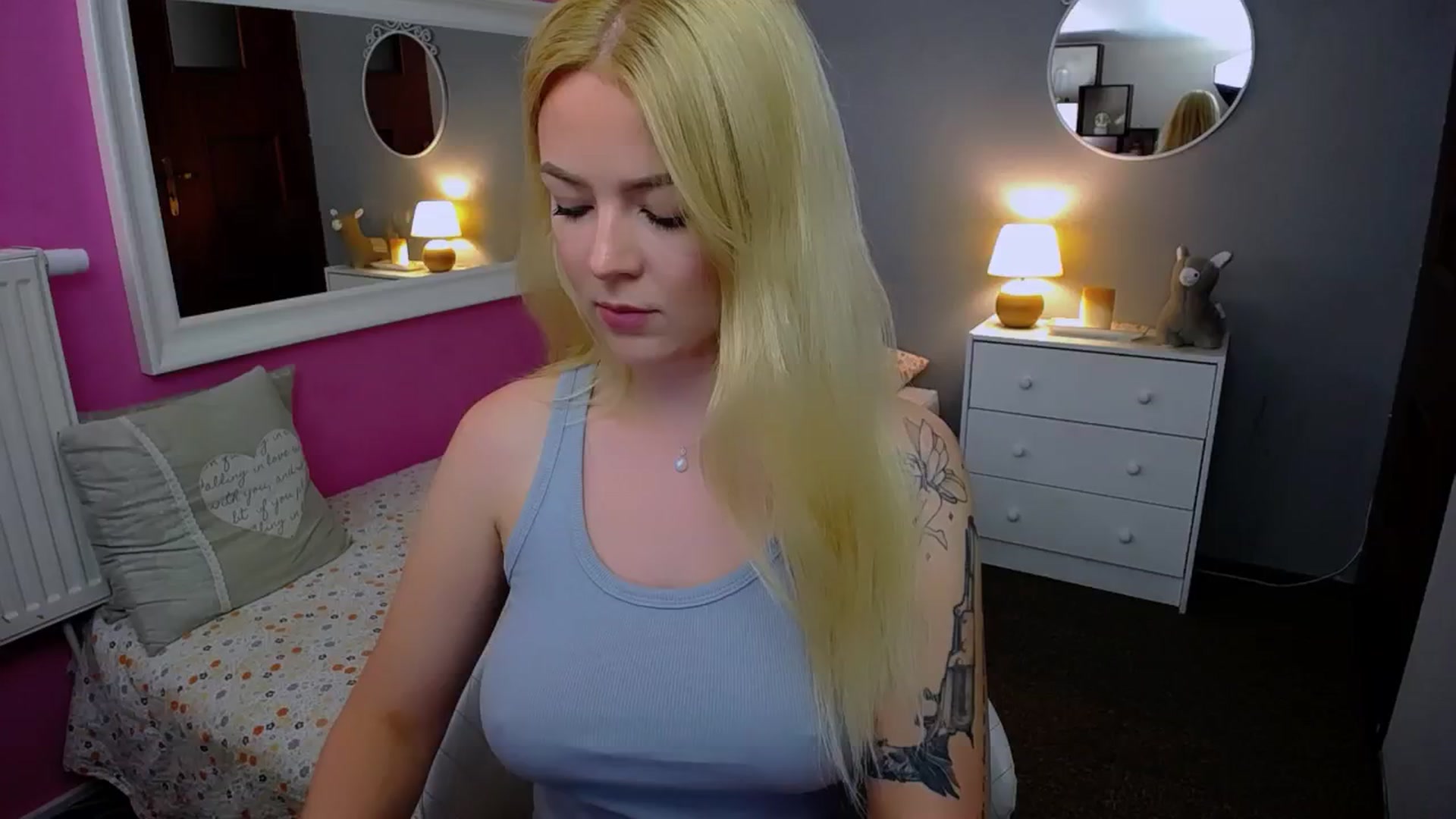 Gallery image thumbnail from AurelieSierra's myfreecams stream on, 09/14/2024, 09:53 image 17 of 20