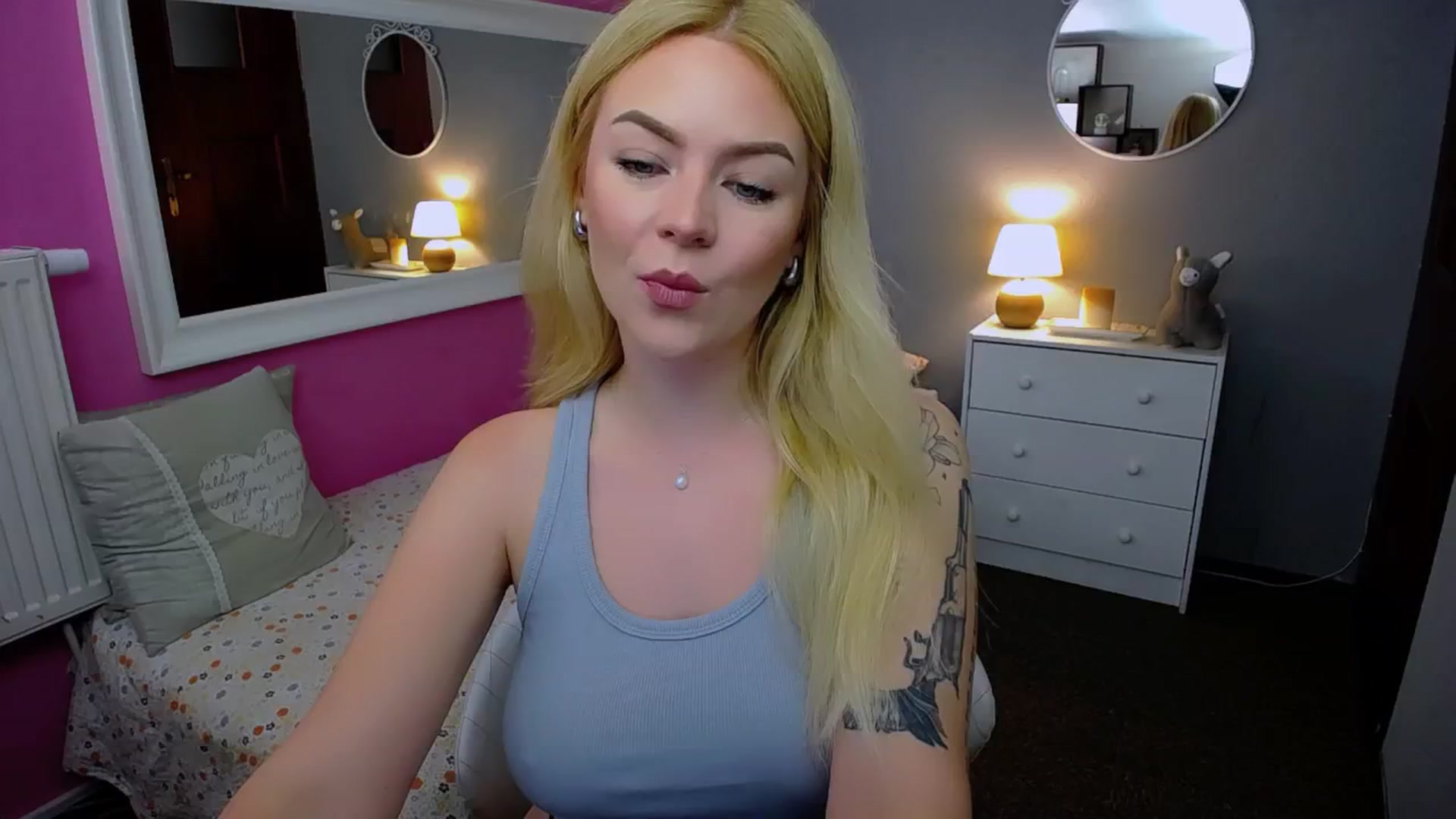 Gallery image thumbnail from AurelieSierra's myfreecams stream on, 09/14/2024, 09:53 image 9 of 20
