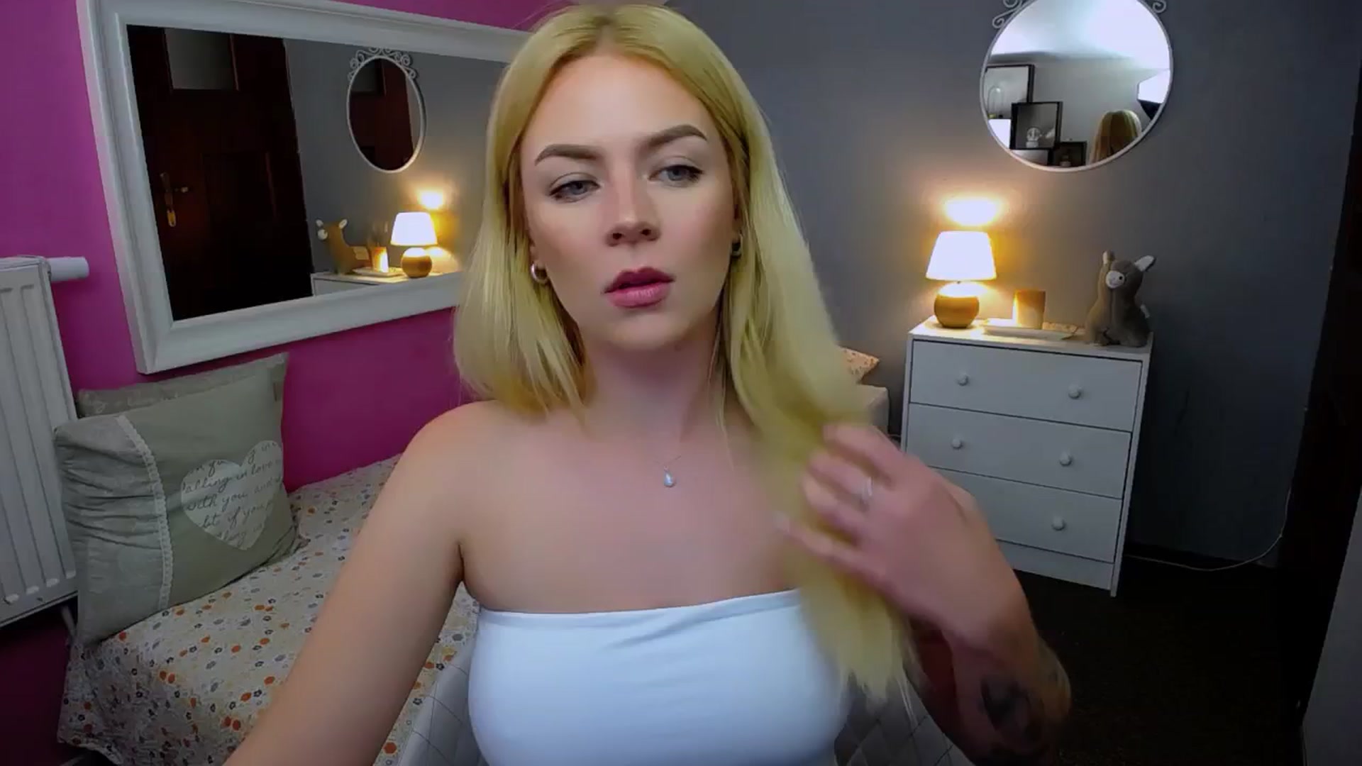Gallery image thumbnail from AurelieSierra's myfreecams stream on, 09/17/2024, 12:01 image 3 of 20