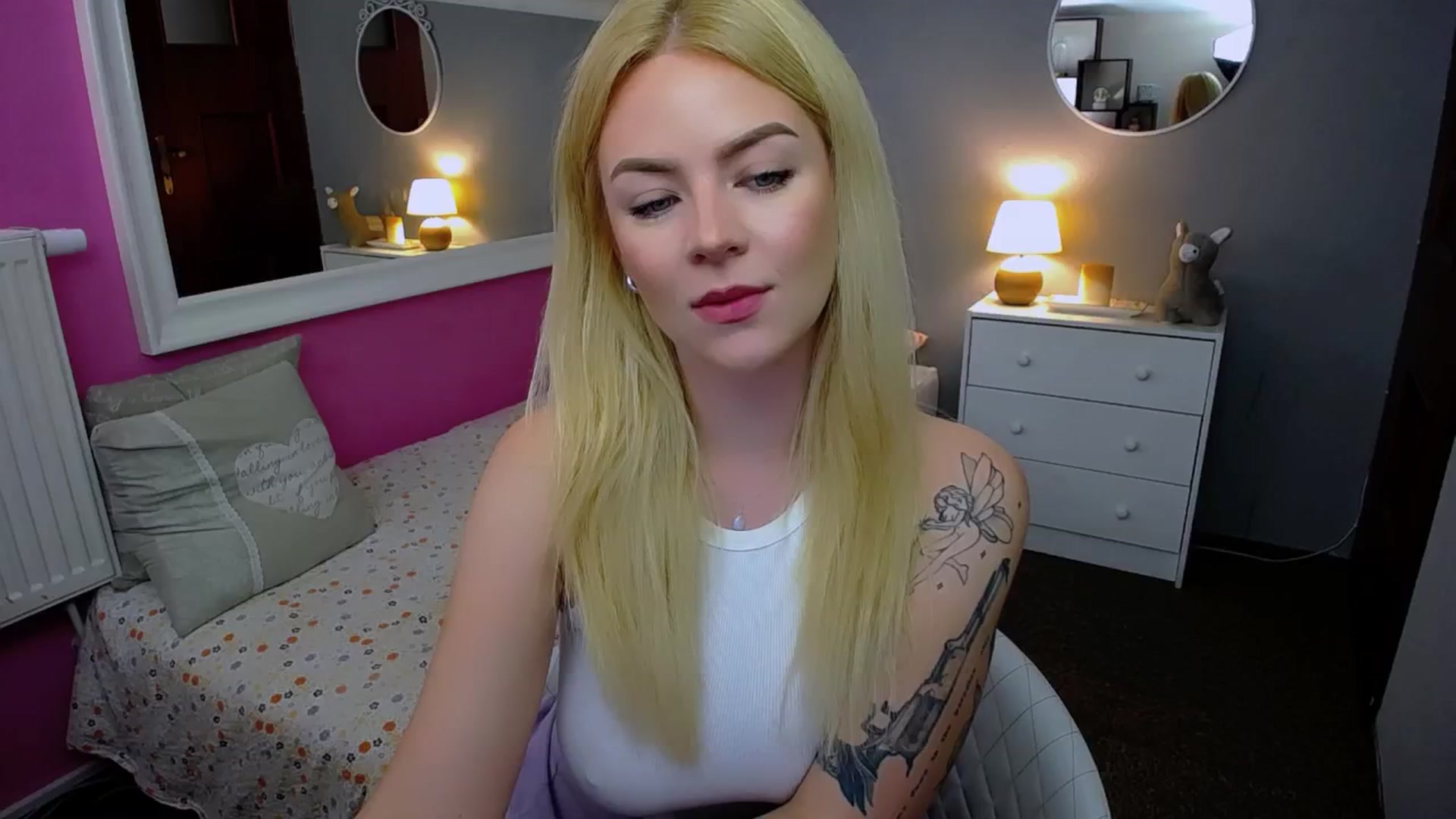 Gallery image thumbnail from AurelieSierra's myfreecams stream on, 09/18/2024, 09:13 image 12 of 20