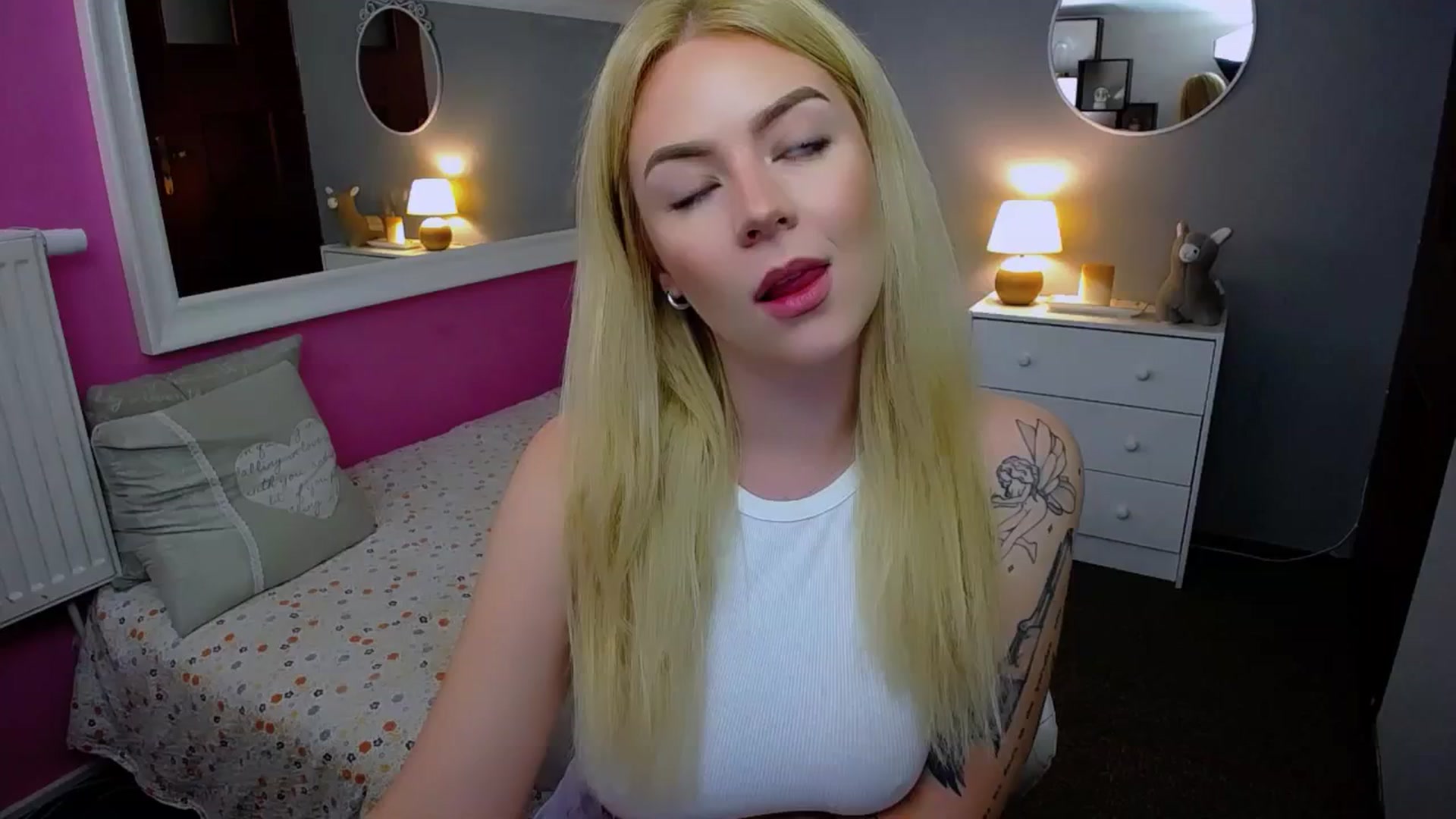 Gallery image thumbnail from AurelieSierra's myfreecams stream on, 09/18/2024, 09:13 image 3 of 20