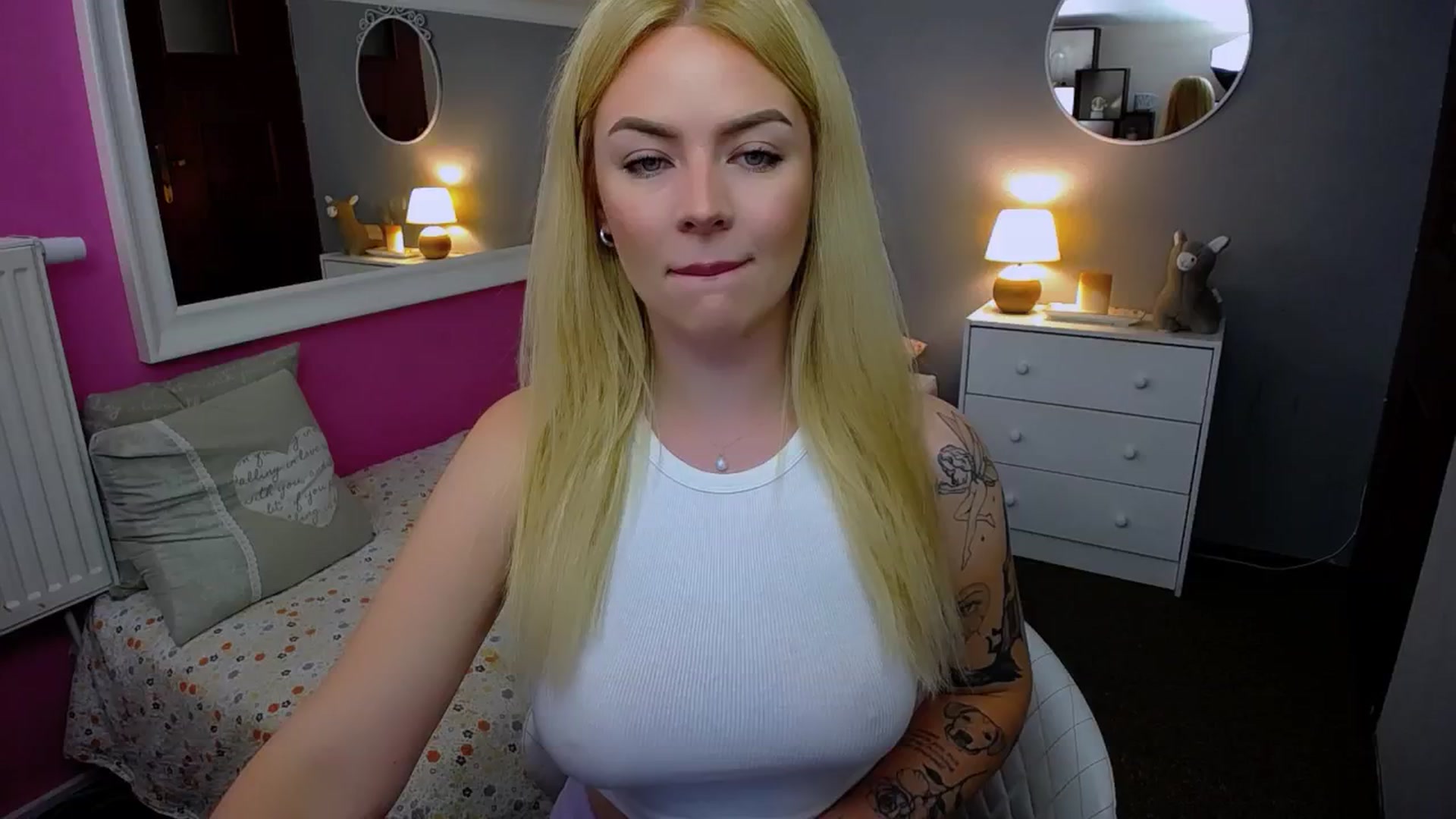 Gallery image thumbnail from AurelieSierra's myfreecams stream on, 09/18/2024, 09:13 image 16 of 20