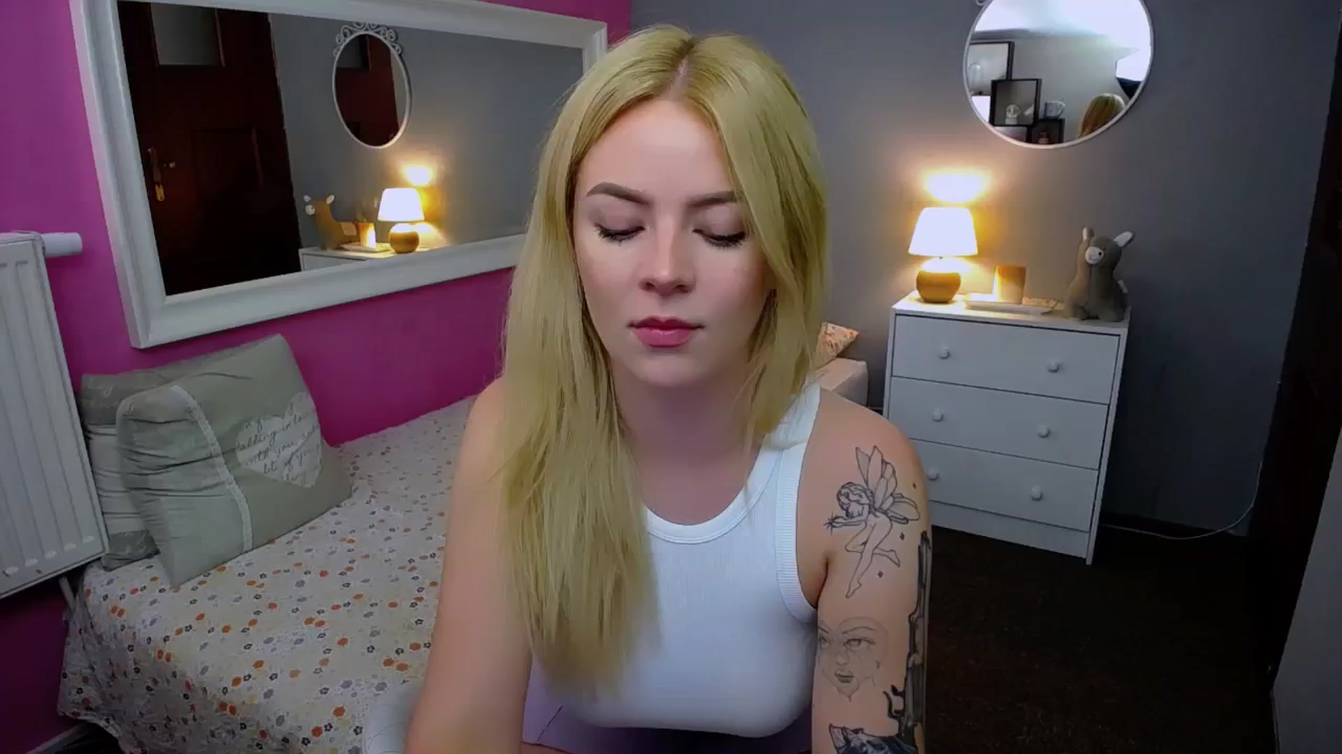 Gallery image thumbnail from AurelieSierra's myfreecams stream on, 09/18/2024, 15:06 image 2 of 20