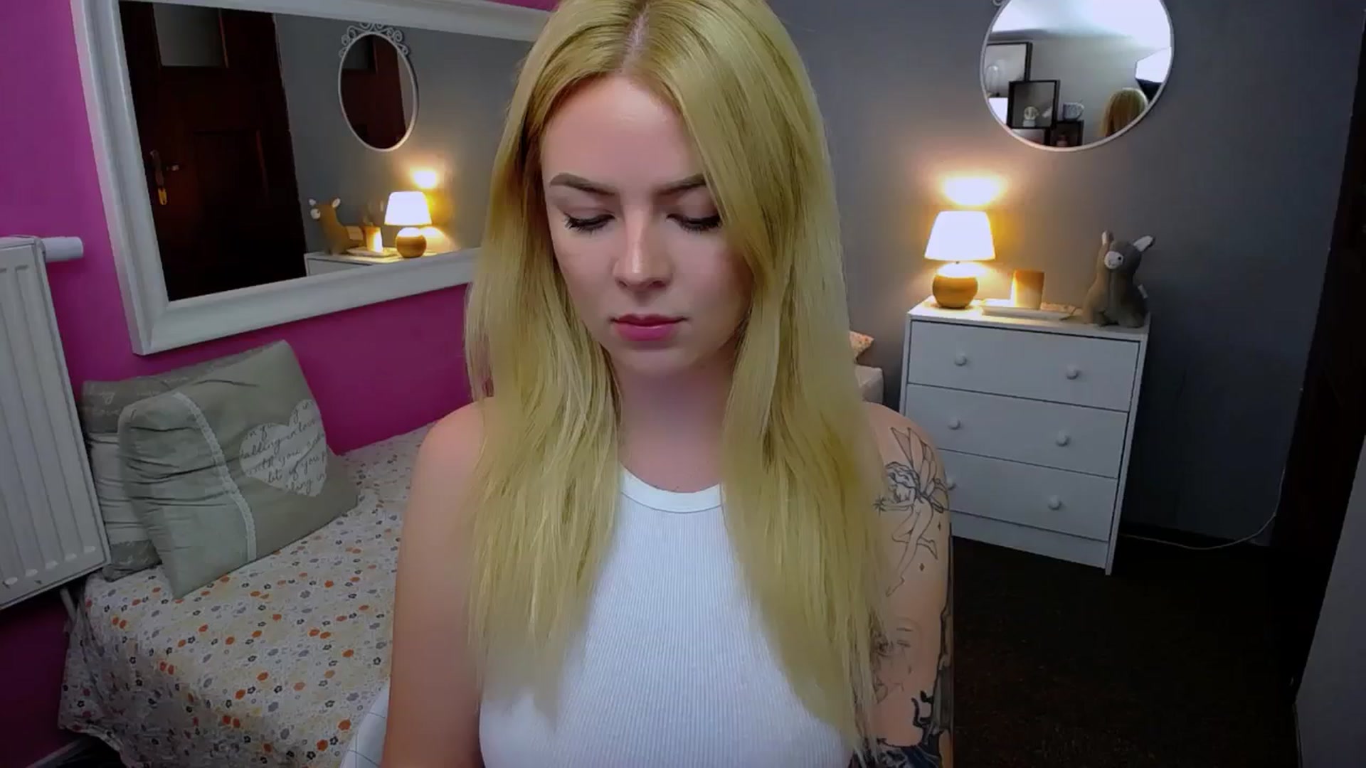 Gallery image thumbnail from AurelieSierra's myfreecams stream on, 09/18/2024, 15:06 image 16 of 20