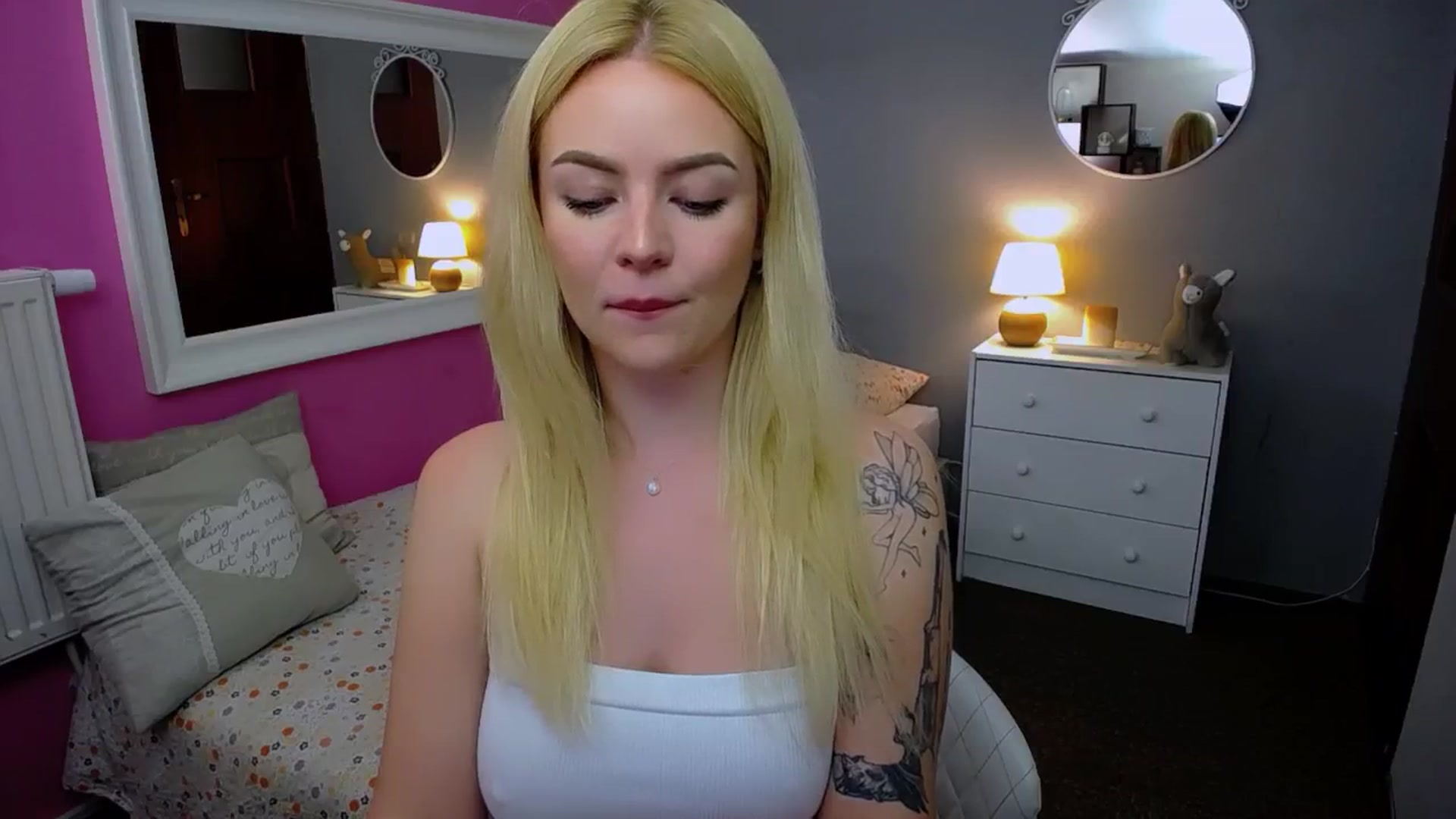 Gallery image thumbnail from AurelieSierra's myfreecams stream on, 09/23/2024, 14:15 image 4 of 20