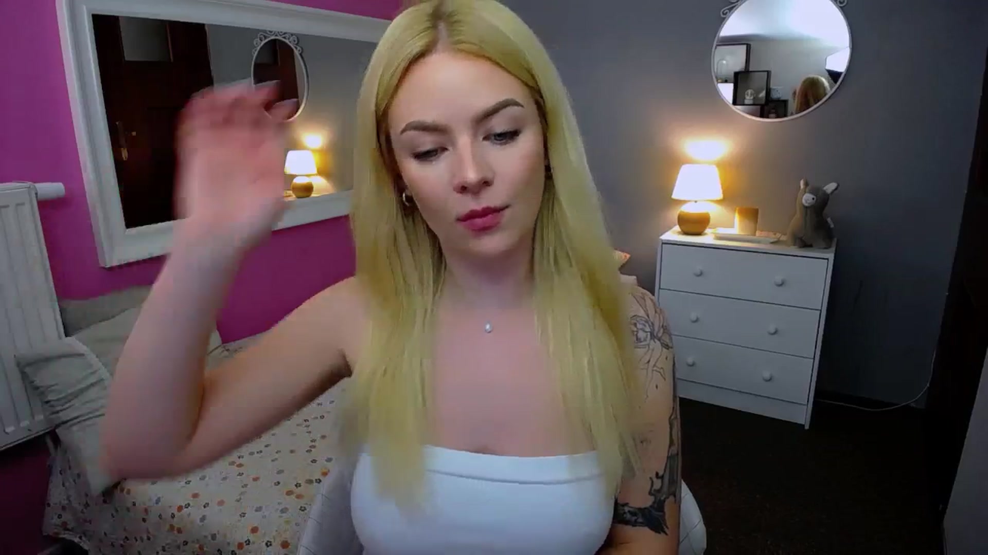 Gallery image thumbnail from AurelieSierra's myfreecams stream on, 09/23/2024, 14:15 image 5 of 20