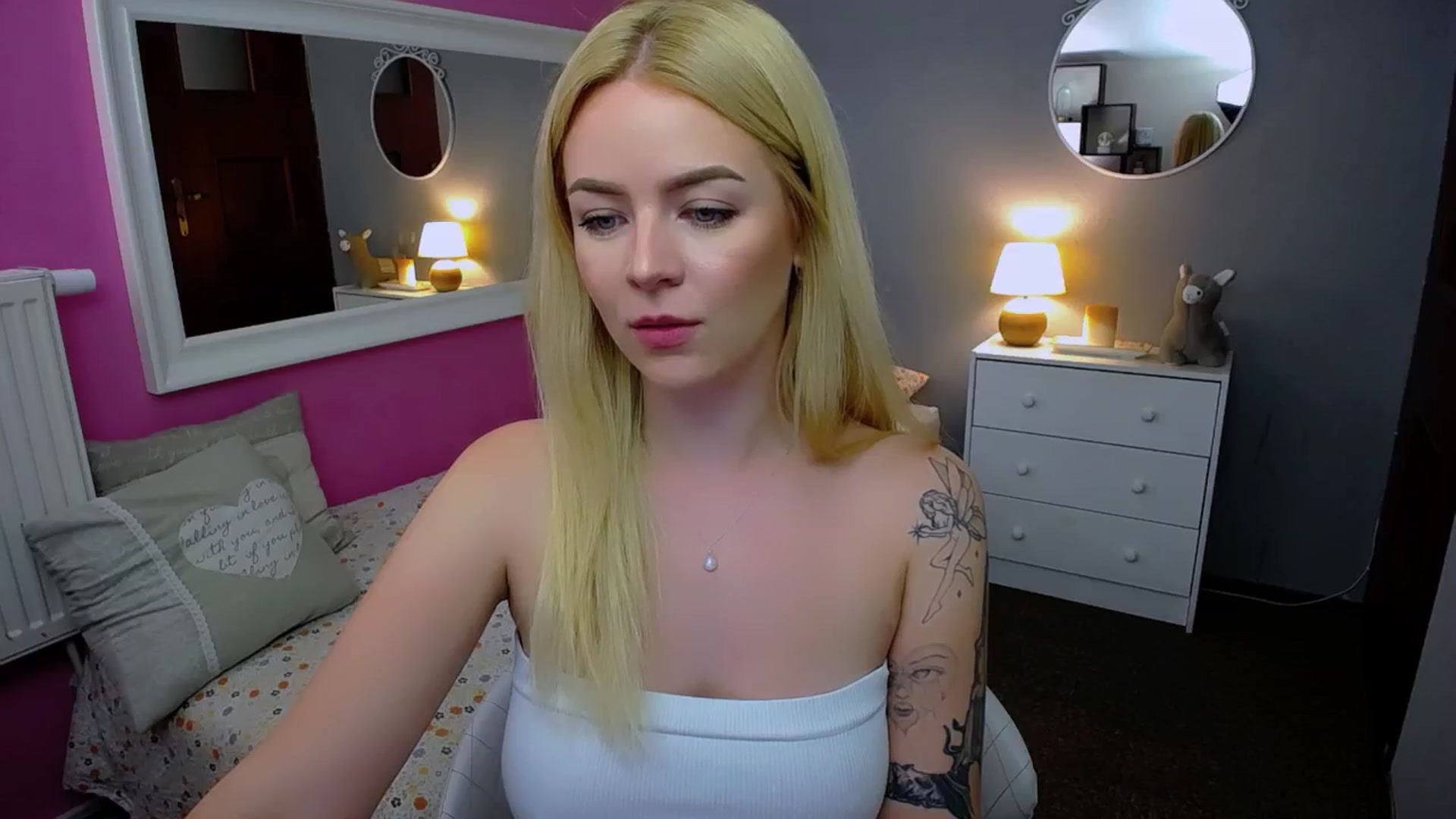 Gallery image thumbnail from AurelieSierra's myfreecams stream on, 09/23/2024, 14:15 image 9 of 20