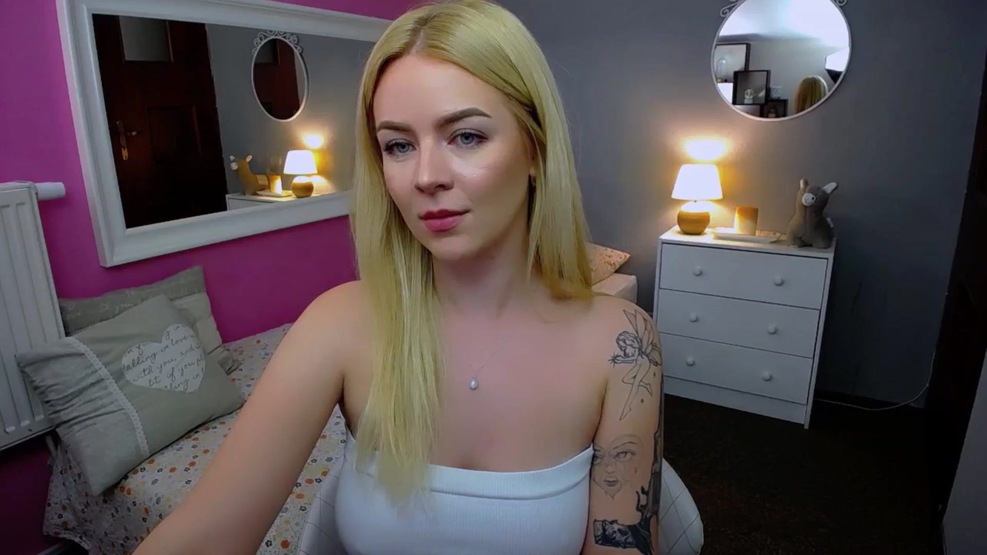 Gallery image thumbnail from AurelieSierra's myfreecams stream on, 09/23/2024, 14:15 image 8 of 20