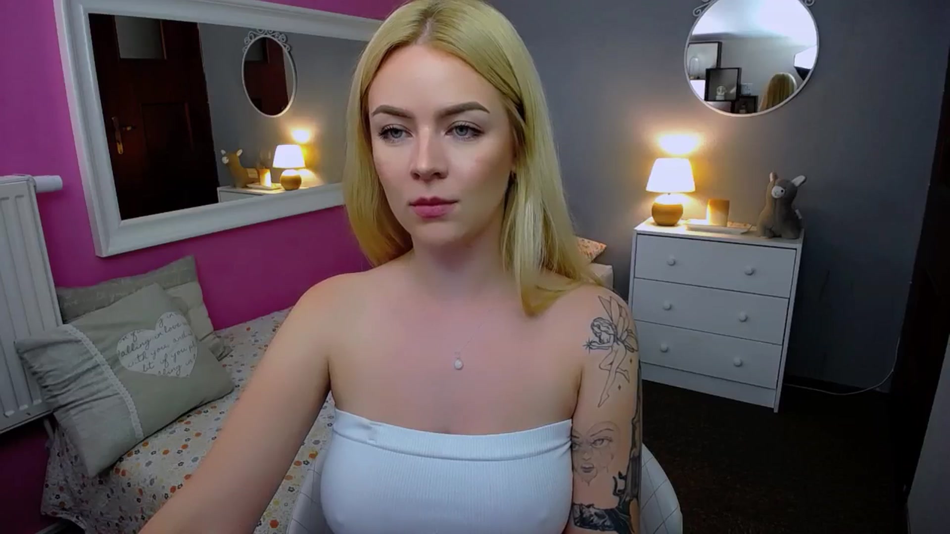 Gallery image thumbnail from AurelieSierra's myfreecams stream on, 09/23/2024, 14:15 image 11 of 20