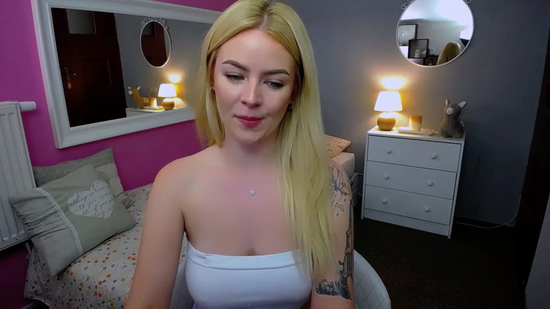 Gallery image thumbnail from AurelieSierra's myfreecams stream on, 09/23/2024, 14:15 image 20 of 20