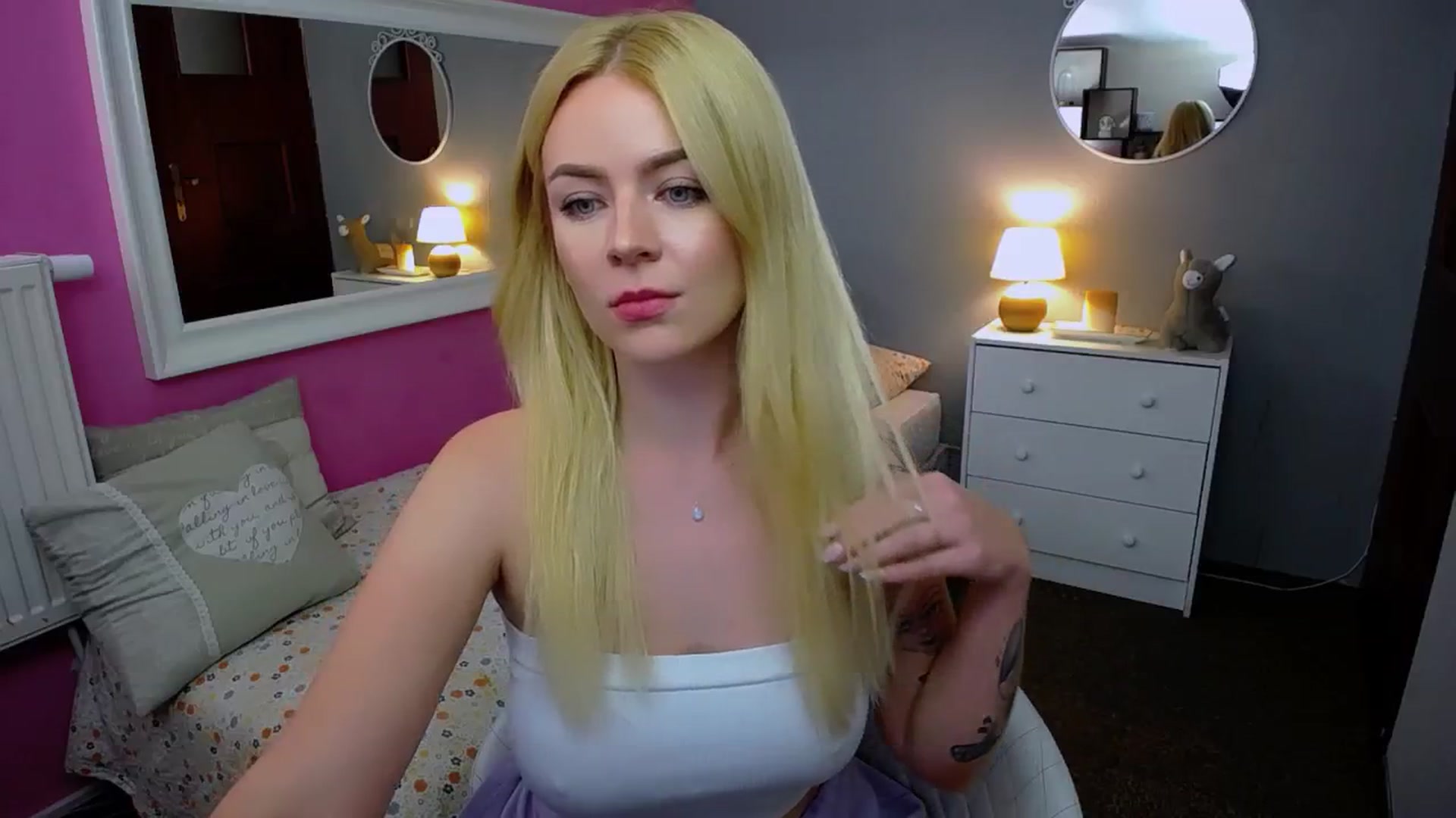 Gallery image thumbnail from AurelieSierra's myfreecams stream on, 09/23/2024, 15:34 image 11 of 20