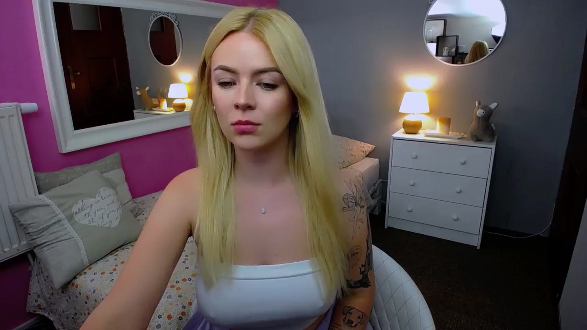 Gallery image thumbnail from AurelieSierra's myfreecams stream on, 09/23/2024, 15:34 image 10 of 20