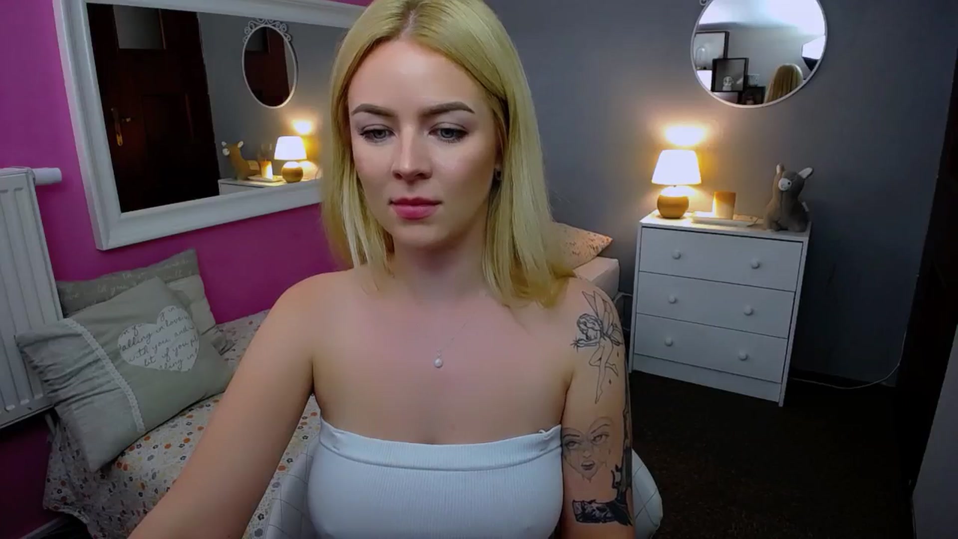 Gallery image thumbnail from AurelieSierra's myfreecams stream on, 09/23/2024, 15:34 image 2 of 20