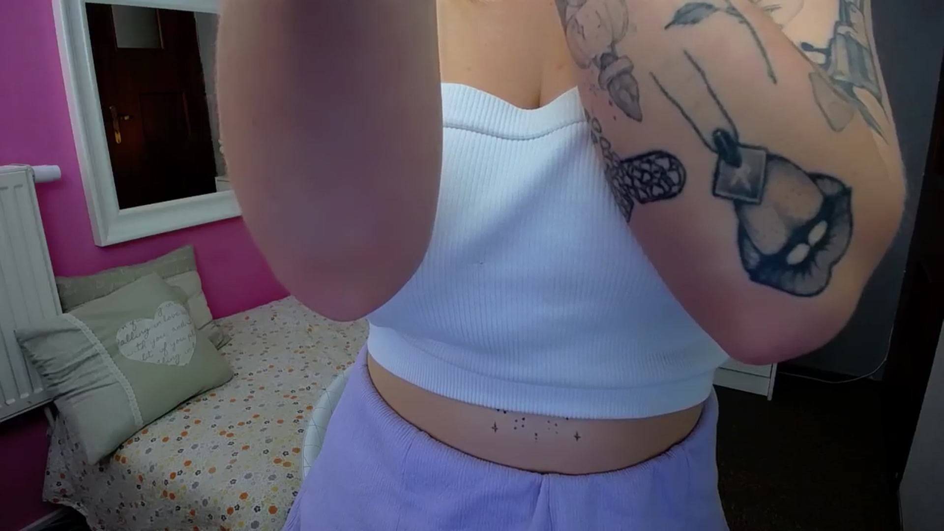 Gallery image thumbnail from AurelieSierra's myfreecams stream on, 09/23/2024, 15:34 image 12 of 20