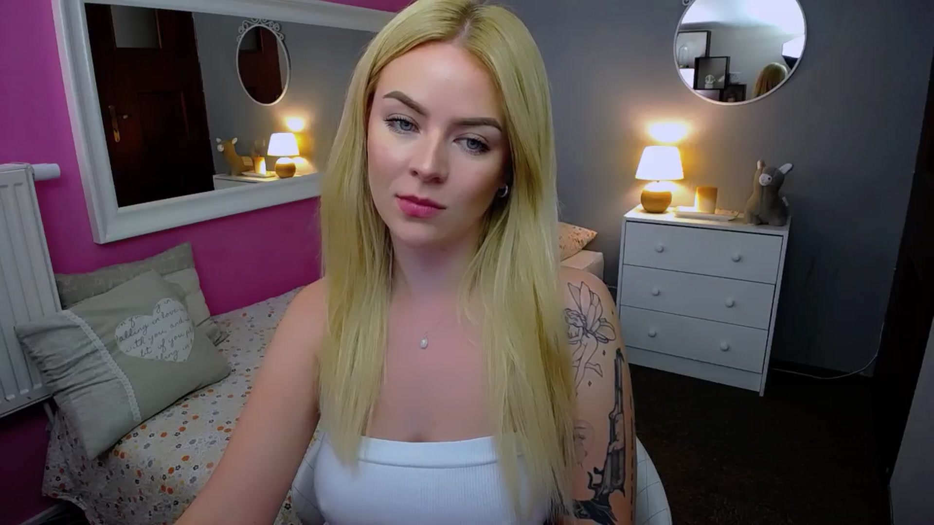 Gallery image thumbnail from AurelieSierra's myfreecams stream on, 09/23/2024, 15:34 image 19 of 20