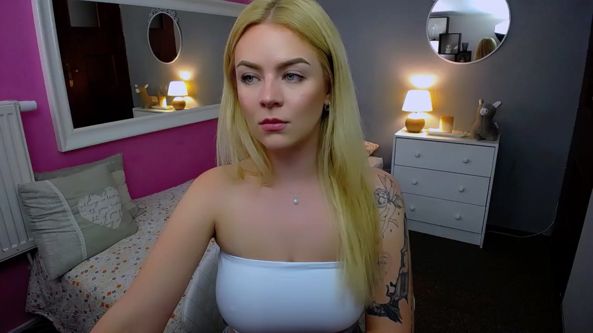 Gallery image thumbnail from AurelieSierra's myfreecams stream on, 09/24/2024, 12:29 image 7 of 20