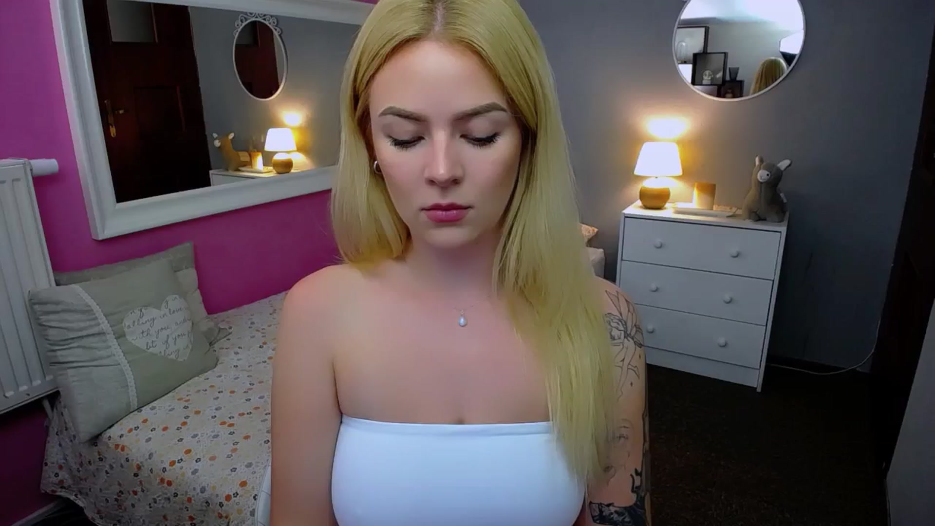 Gallery image thumbnail from AurelieSierra's myfreecams stream on, 09/24/2024, 12:29 image 13 of 20