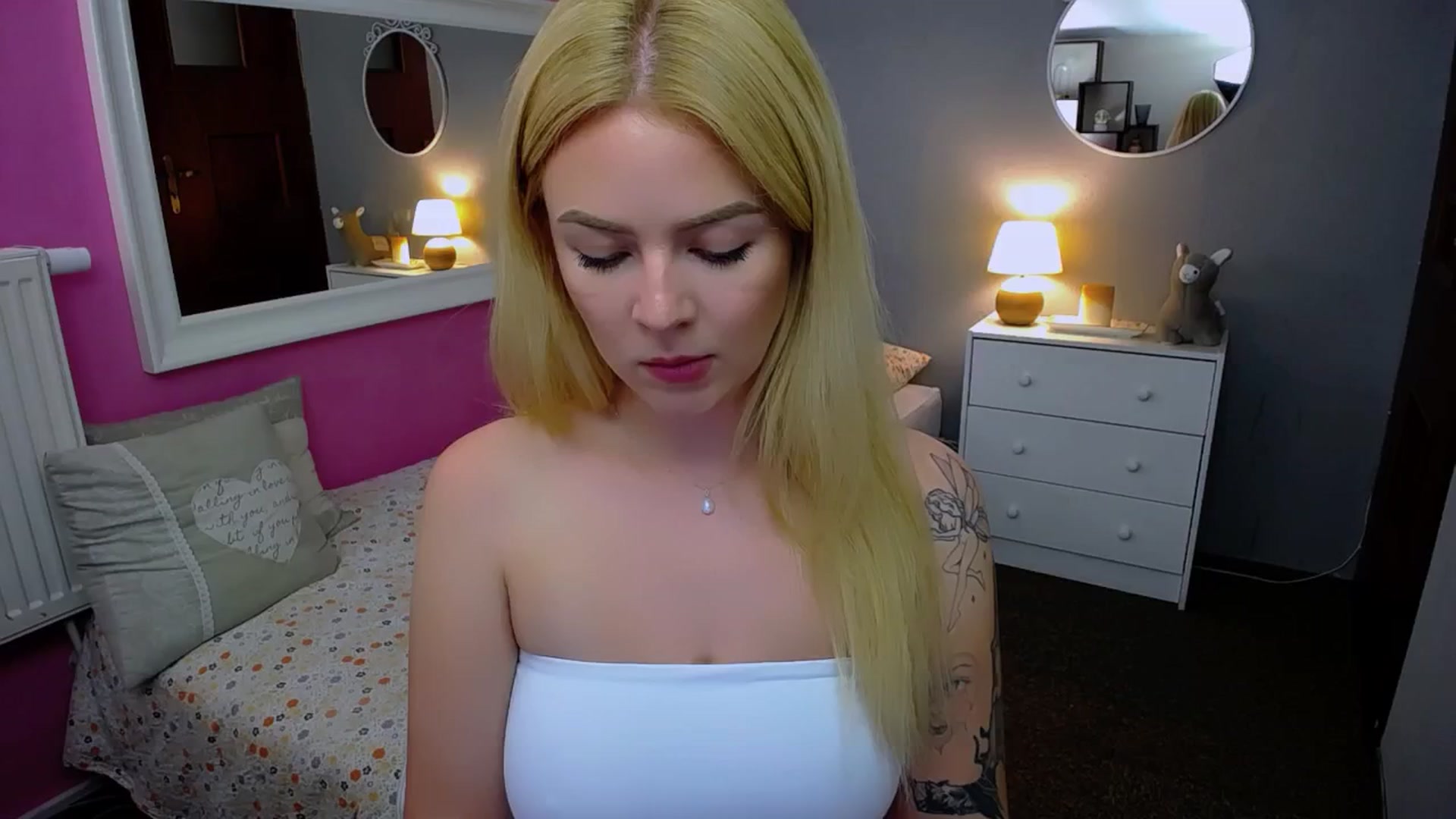Gallery image thumbnail from AurelieSierra's myfreecams stream on, 09/24/2024, 12:29 image 14 of 20