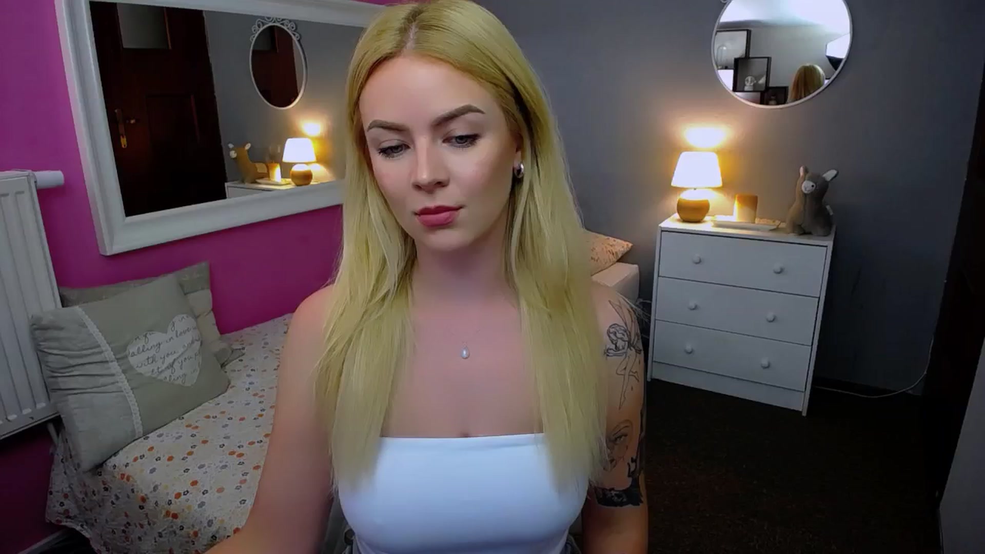Gallery image thumbnail from AurelieSierra's myfreecams stream on, 09/24/2024, 14:34 image 2 of 20