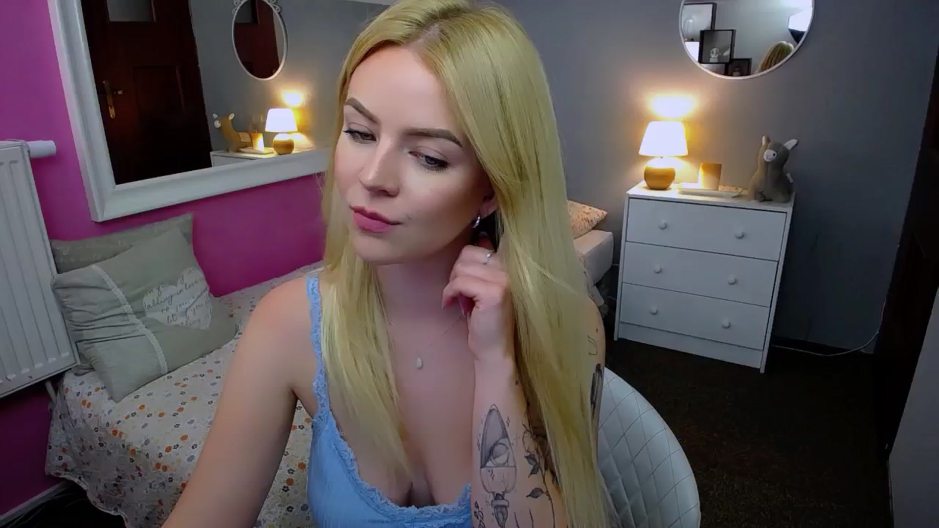Gallery image thumbnail from AurelieSierra's myfreecams stream on, 09/25/2024, 14:59 image 15 of 20