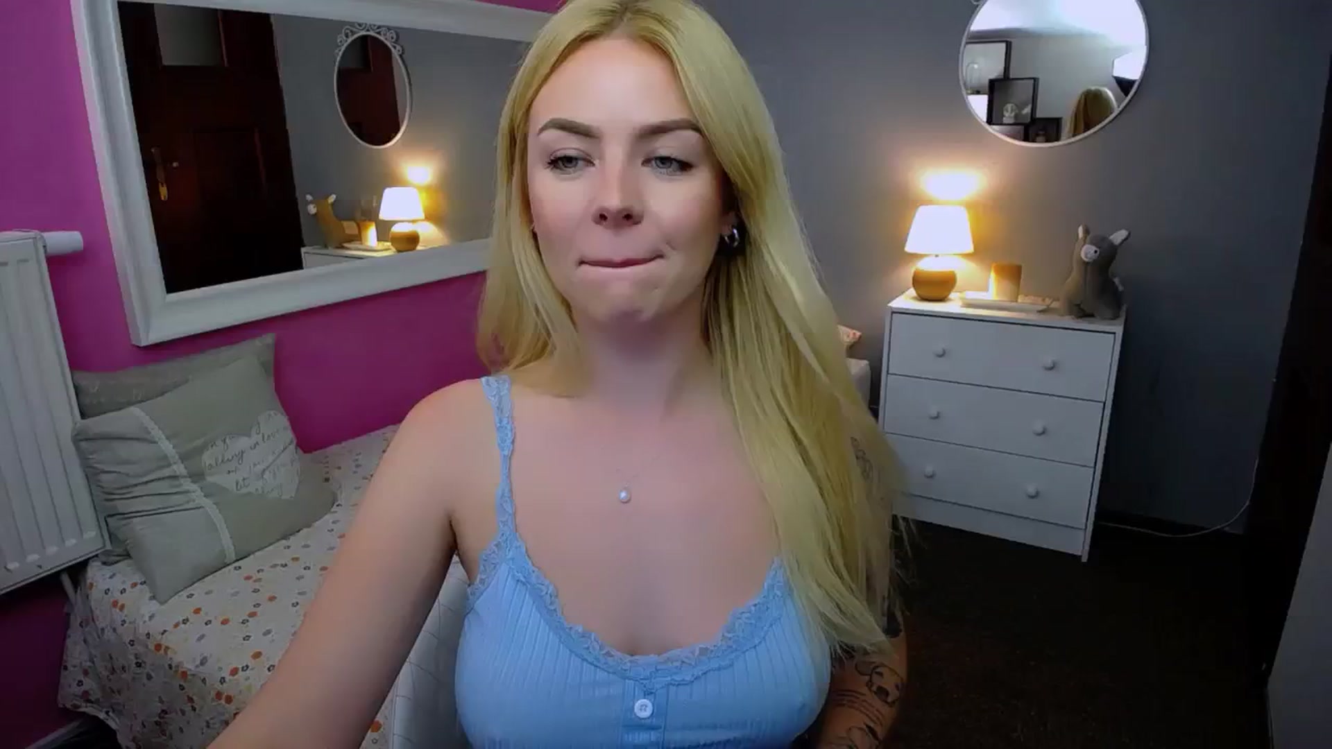 Gallery image thumbnail from AurelieSierra's myfreecams stream on, 09/25/2024, 14:59 image 19 of 20