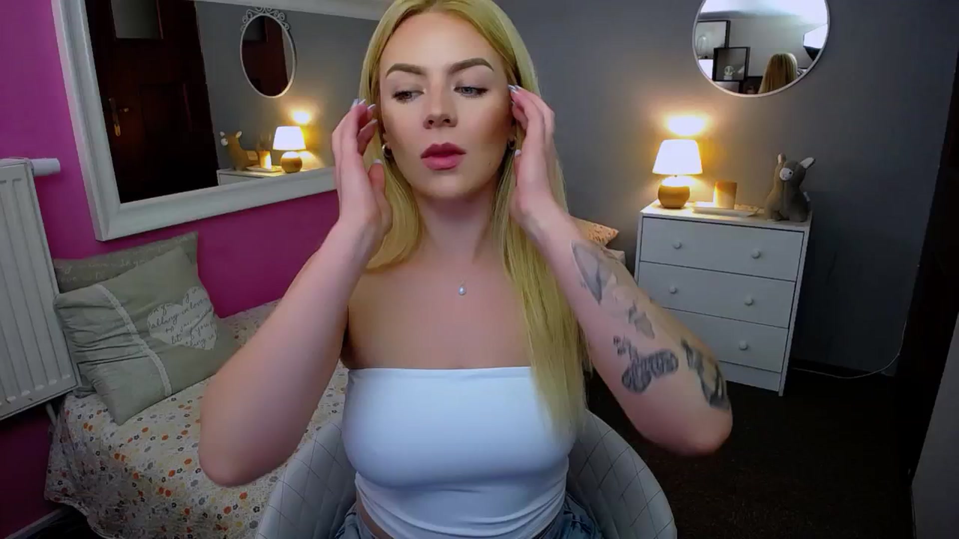 Gallery image thumbnail from AurelieSierra's myfreecams stream on, 09/26/2024, 12:49 image 11 of 20