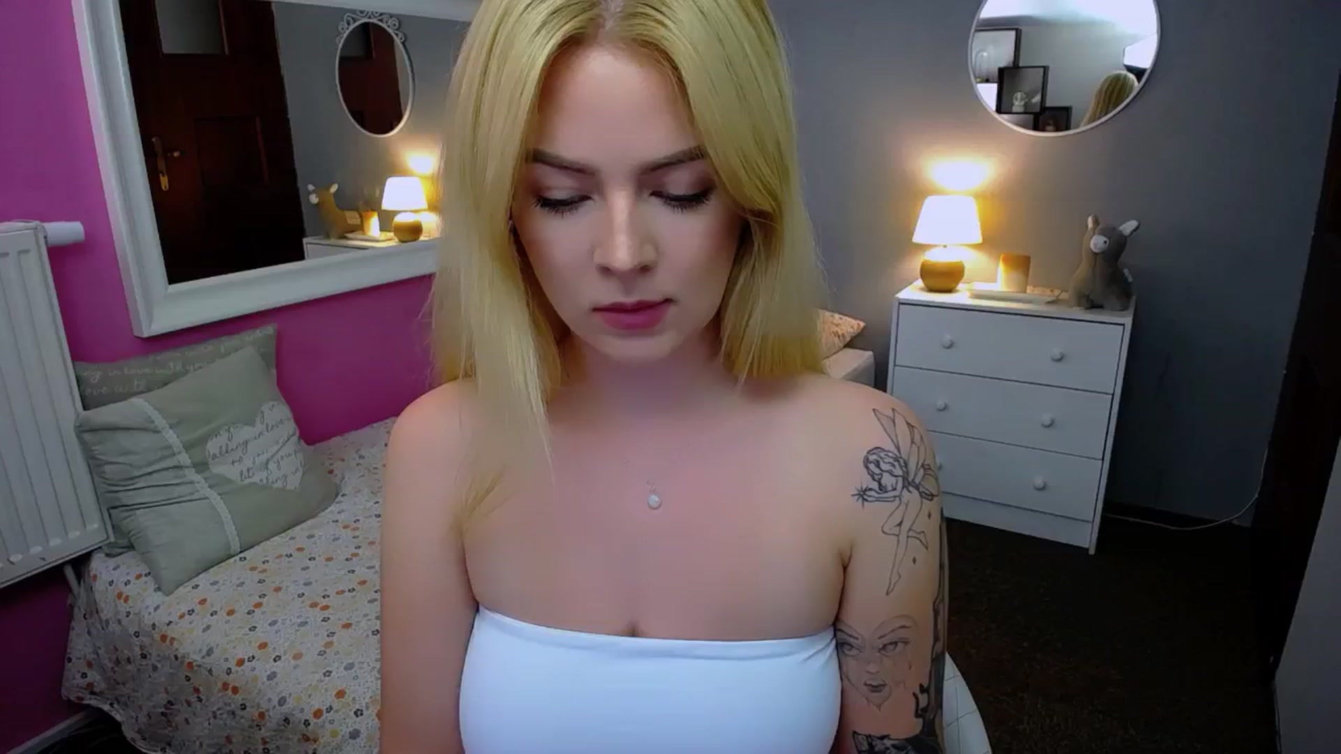 Gallery image thumbnail from AurelieSierra's myfreecams stream on, 09/26/2024, 12:49 image 9 of 20