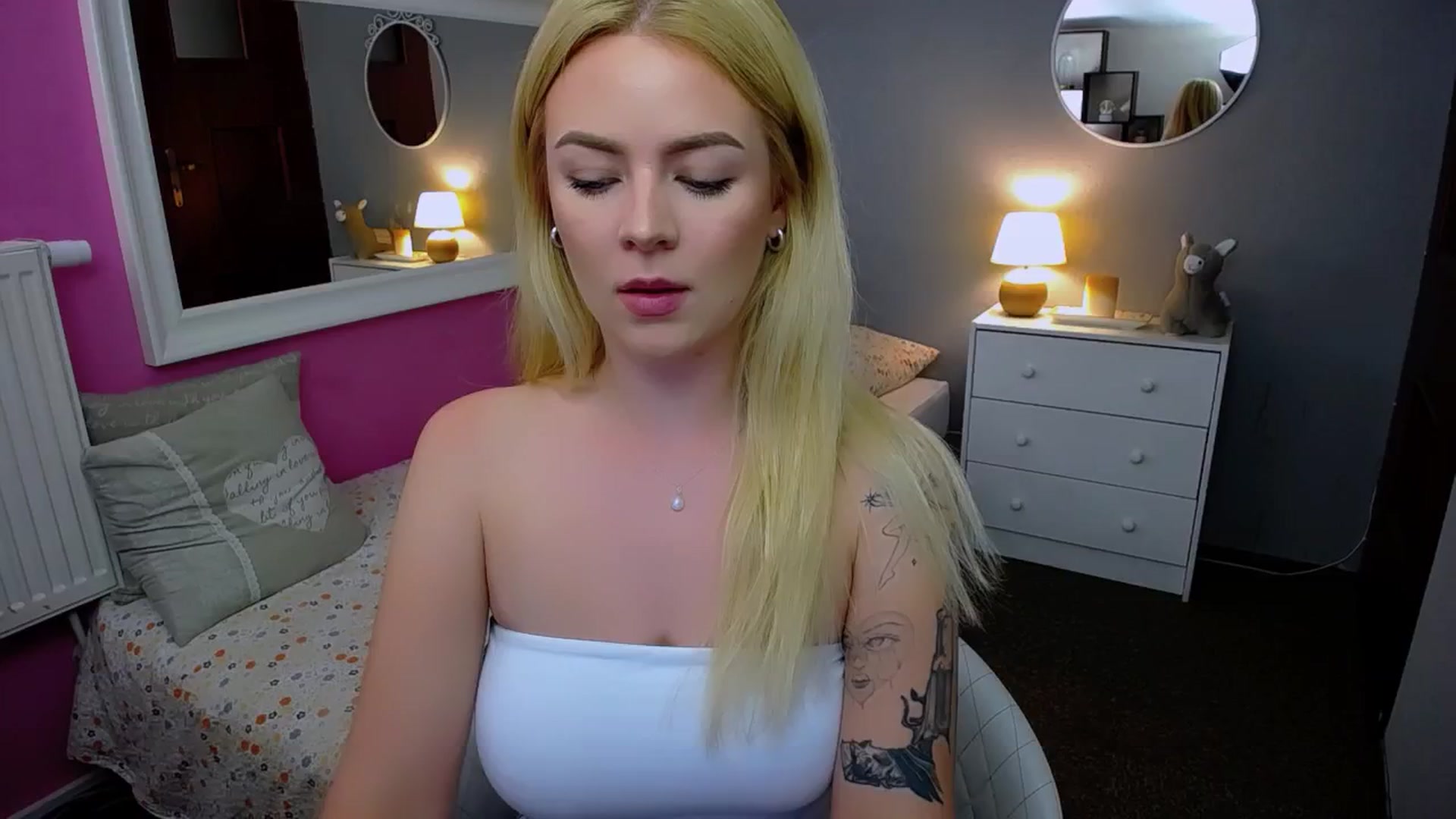 Gallery image thumbnail from AurelieSierra's myfreecams stream on, 09/26/2024, 12:49 image 10 of 20